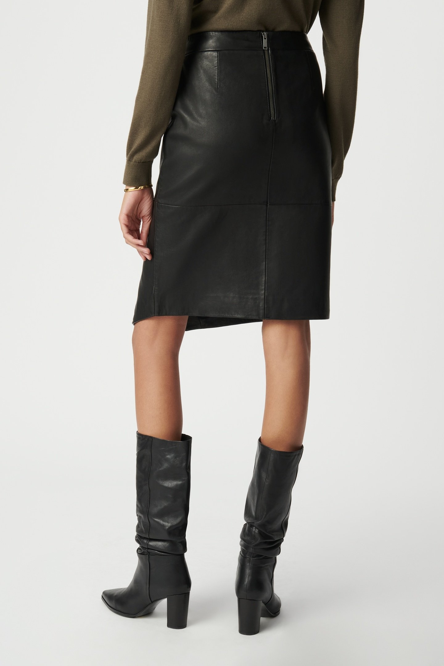 BLACK LEATHER PENCIL SKIRT WITH PRESS STUDS 4