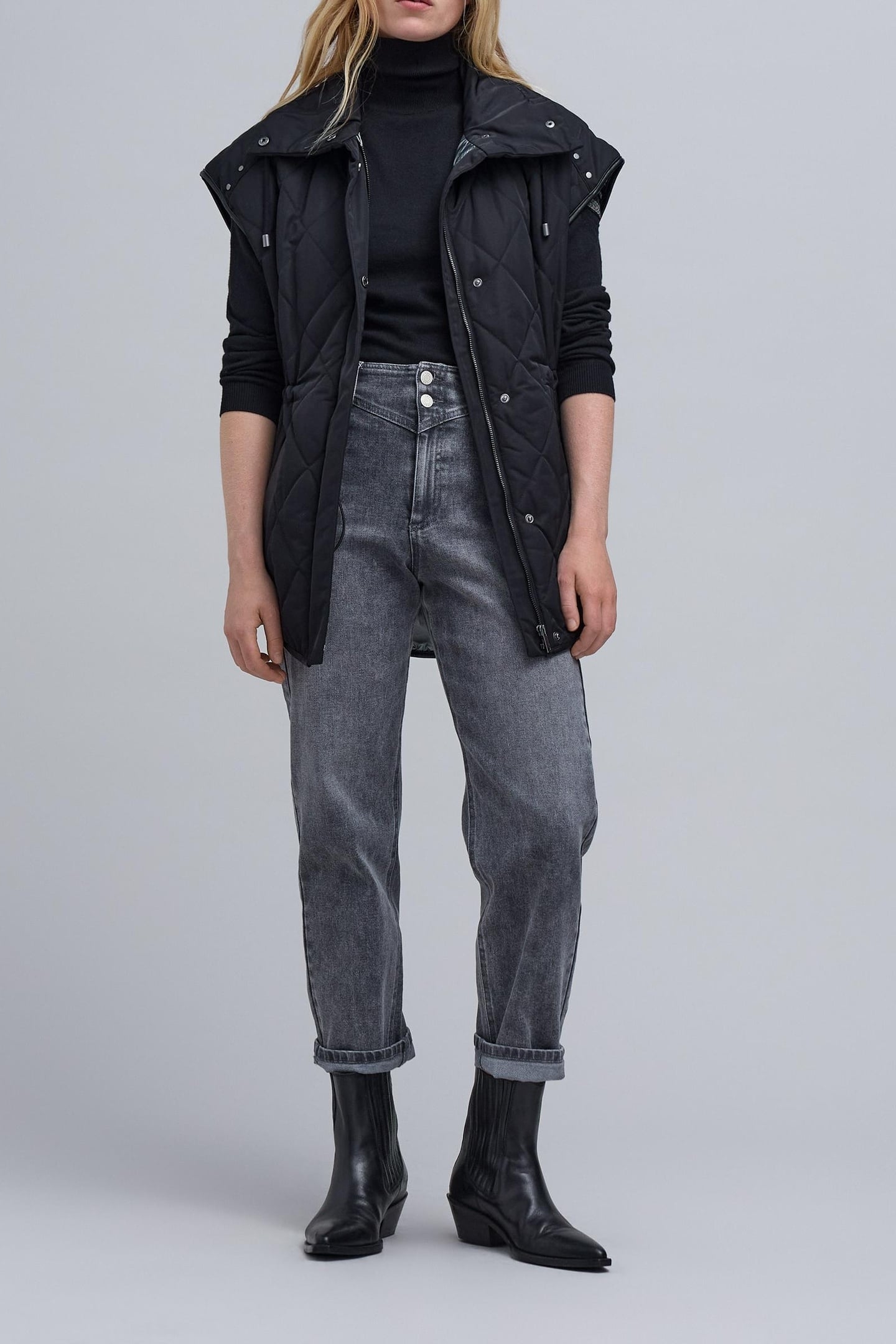 OVERSIZED BLACK SLEEVELESS DOWN-JACKET 4