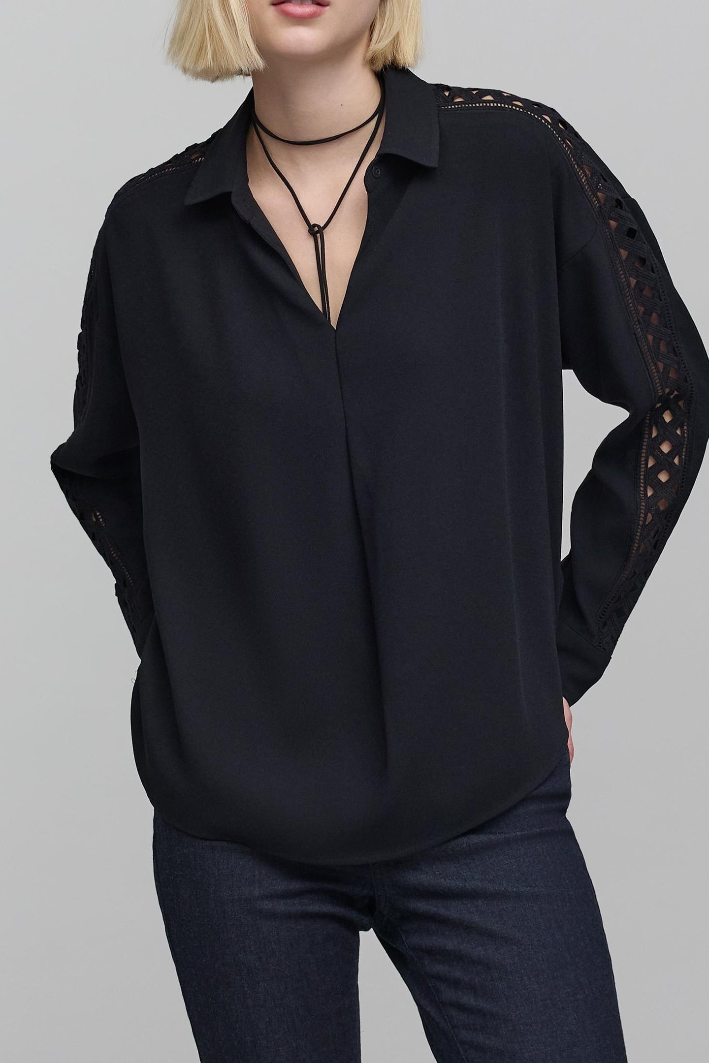 BLACK GRAPHIC LACE SLEEVE BLOUSE 2