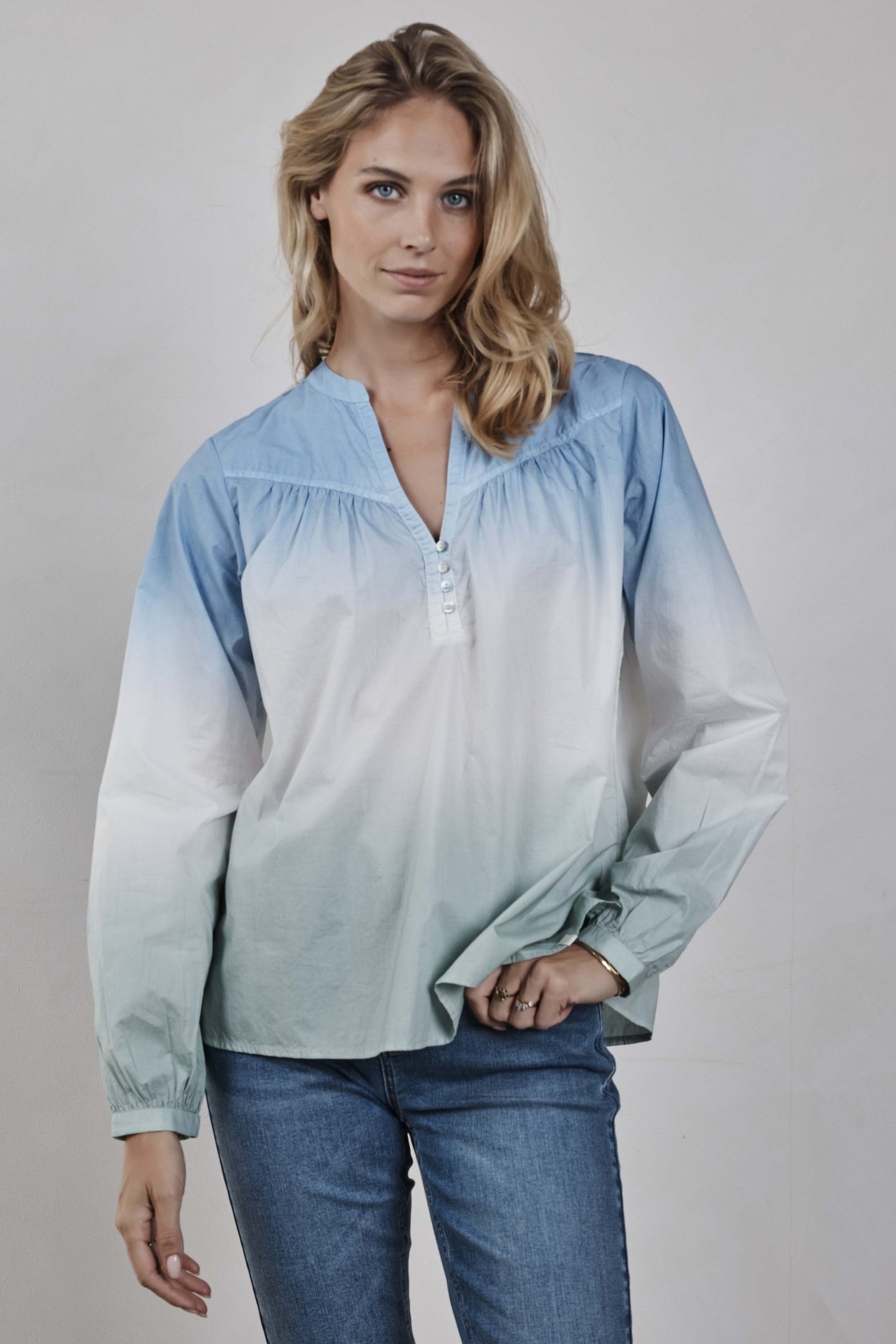 BLOUSE NELSI DIP DYE SKY BLUE 1