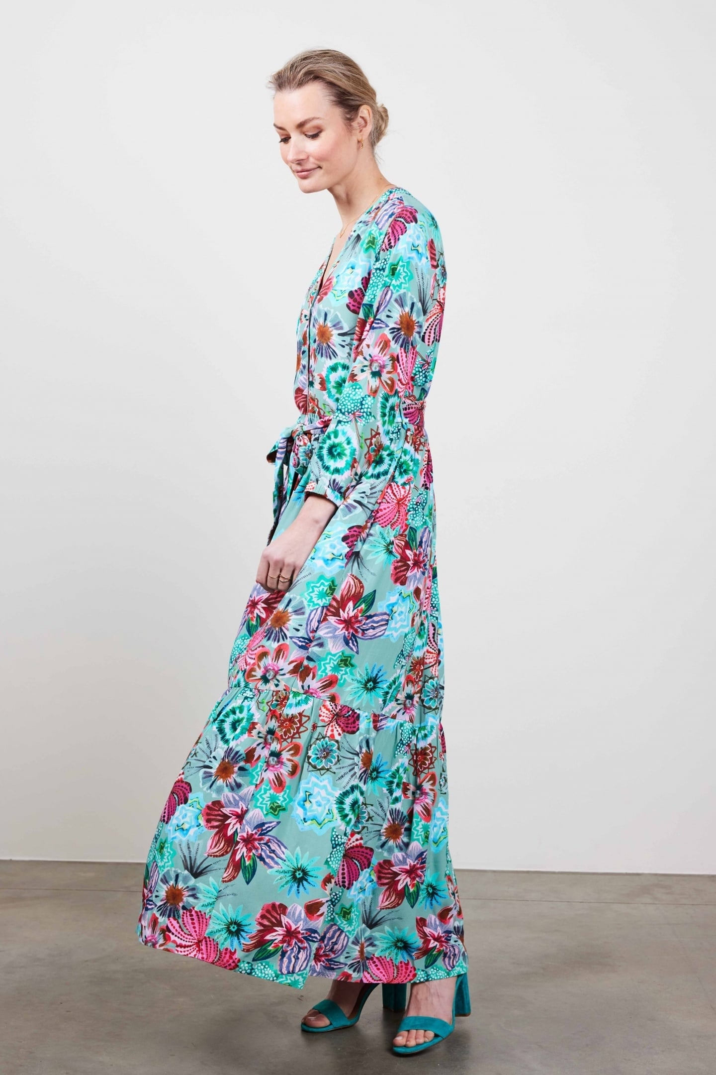 DRESS MELODY IN GRANITE GREEN WITH FLORAL MEDLEY PRINT. 4