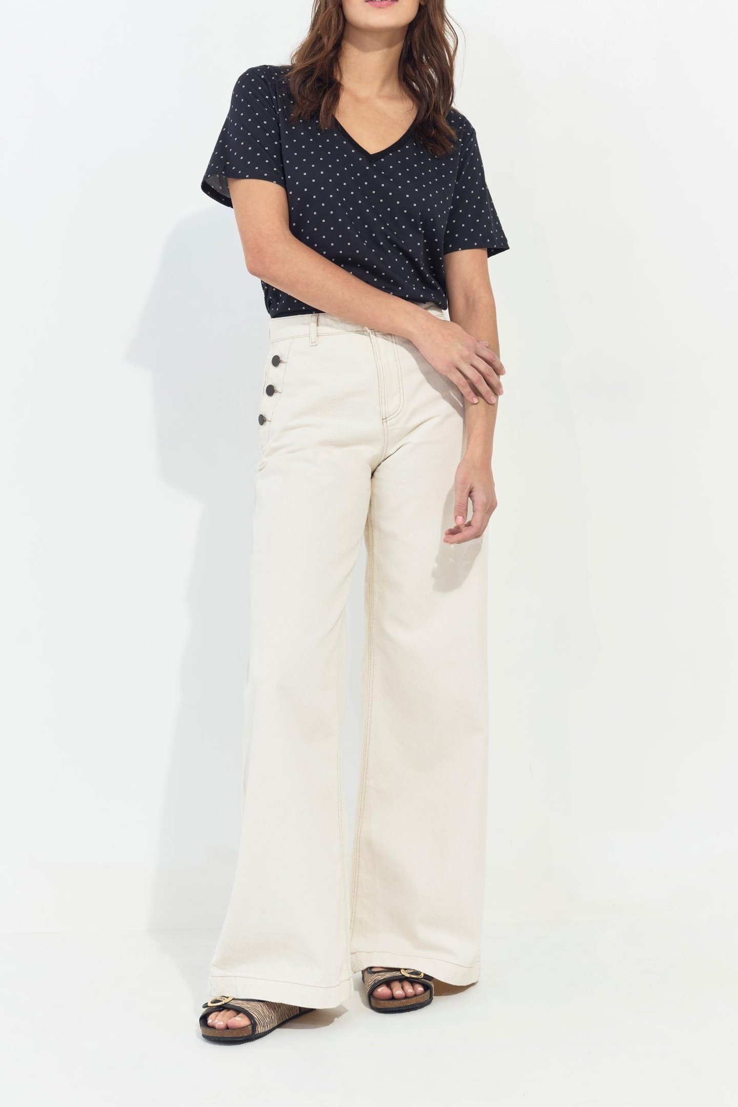 MADIAN - BLACK T-SHIRT WITH MINIMALIST ECRU SQUARE PRINT 4