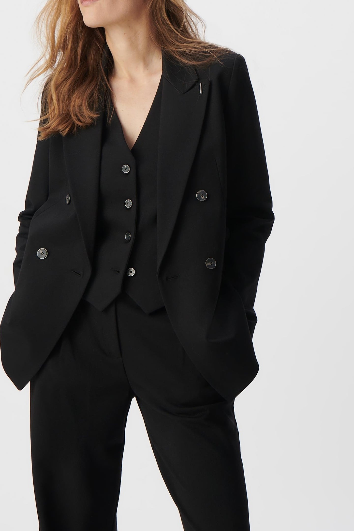 SCHWARZER WEITER BLAZER AUS MILANO-STRICK 2