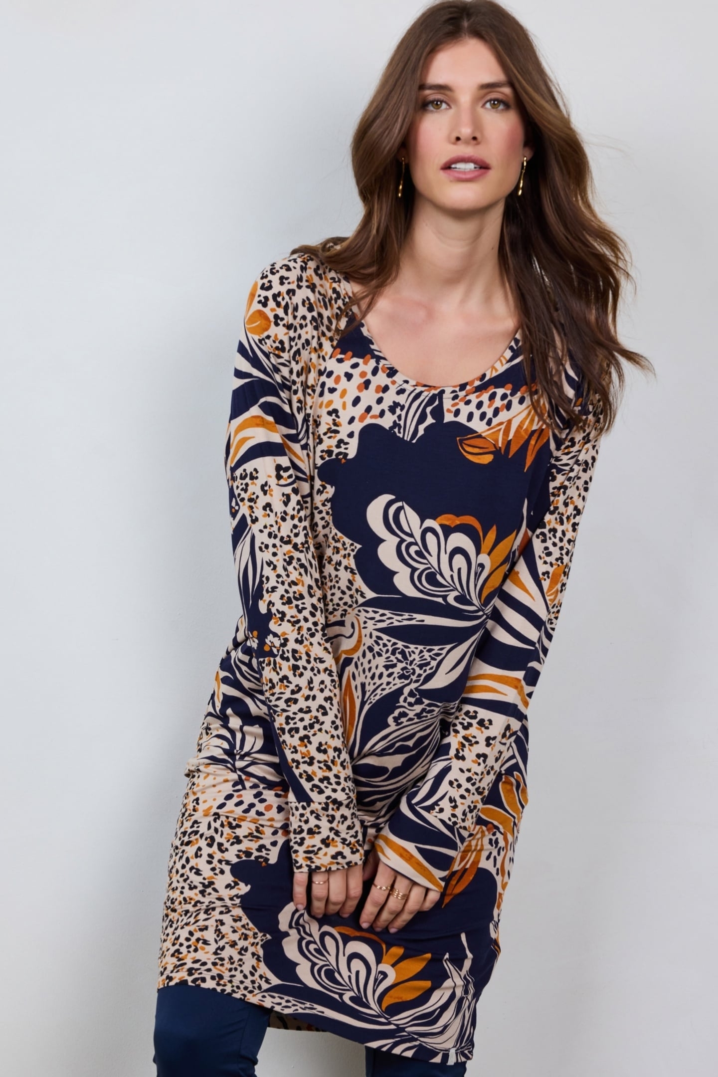 COMFY LOOSE DRESS IN DARKBLUE WITH WILDFLOWER PRINT 1