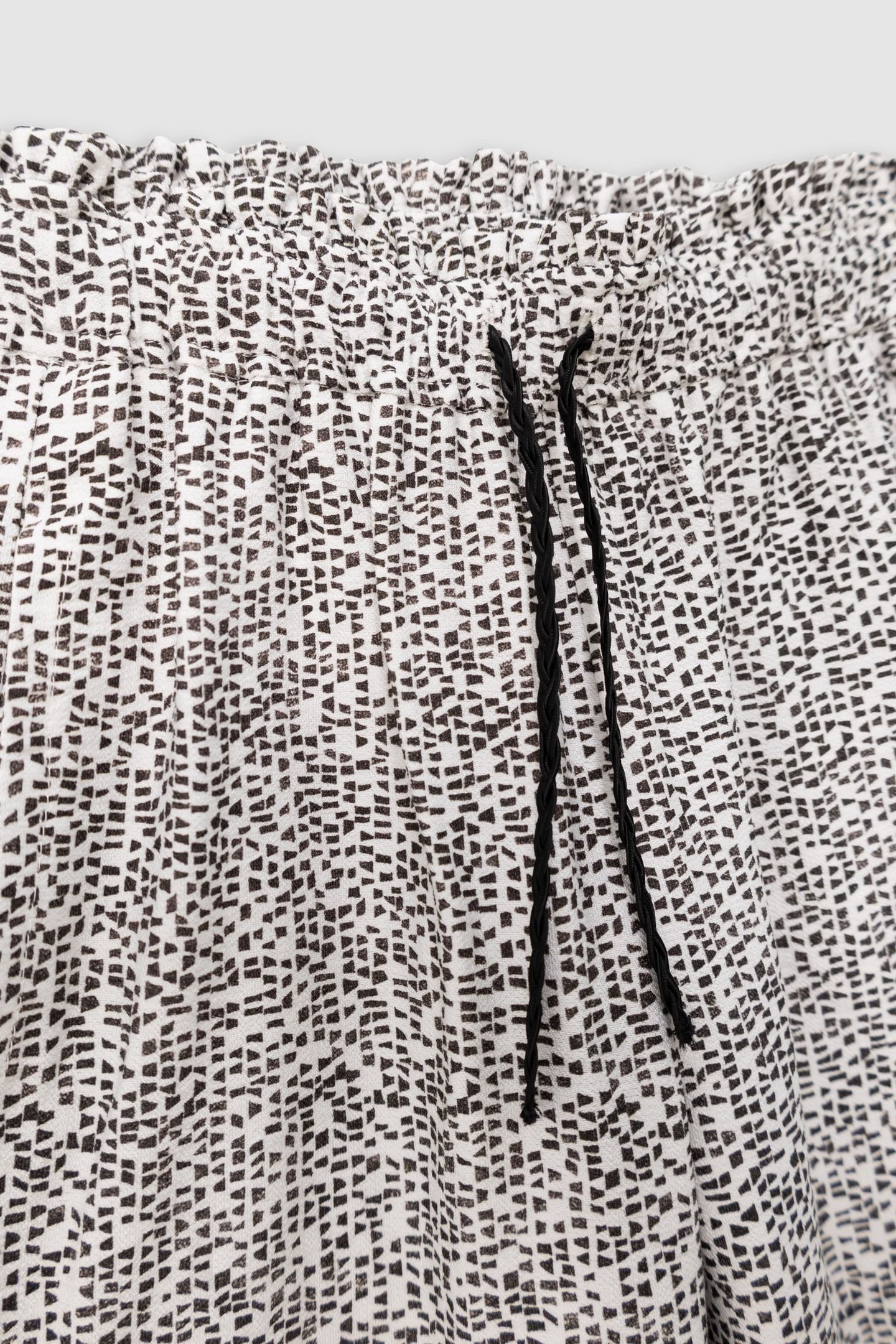 BLACK GRAPHIC PANTS 3