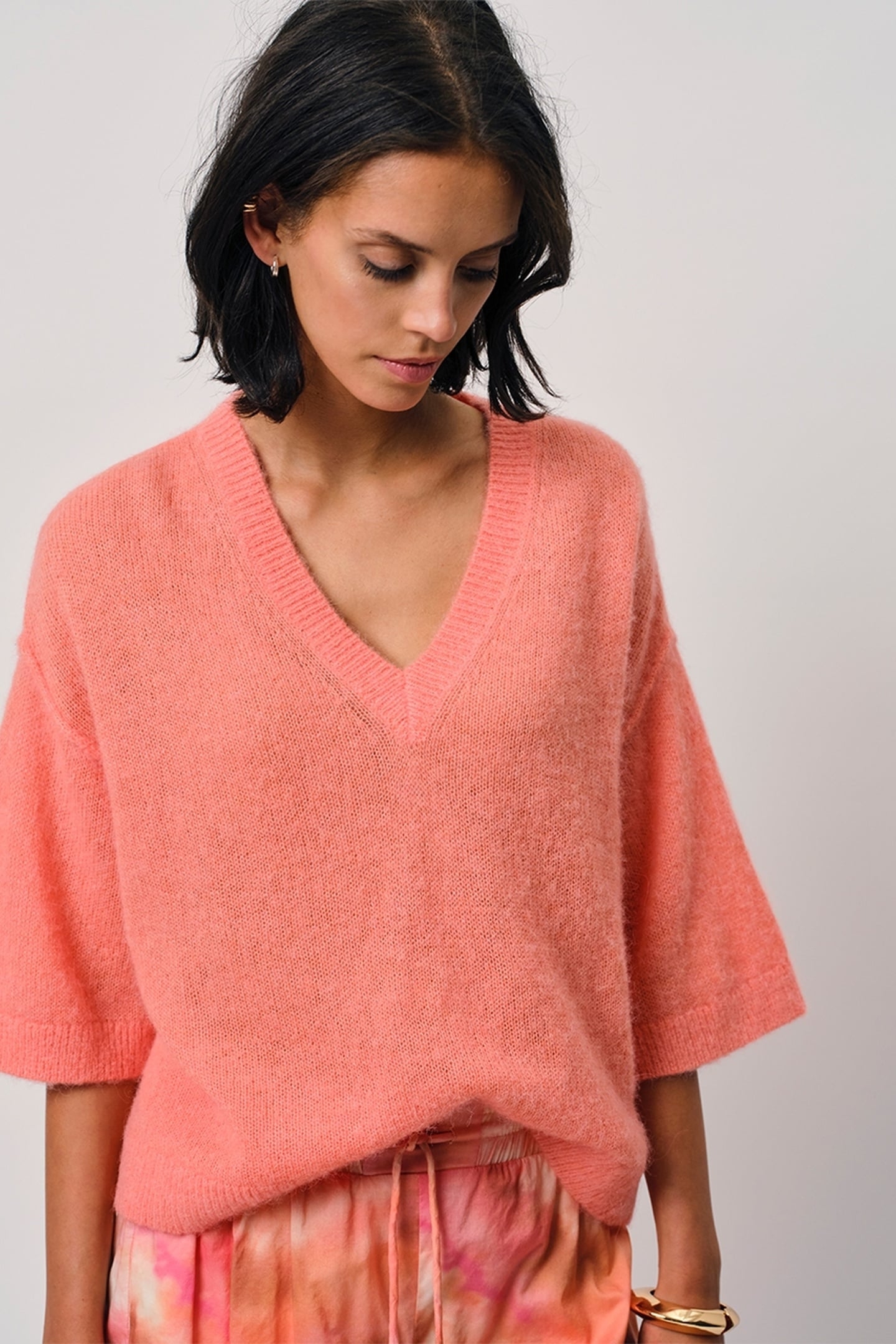 TALYA V-NECK SWEATER RADIANT APRICOT 2