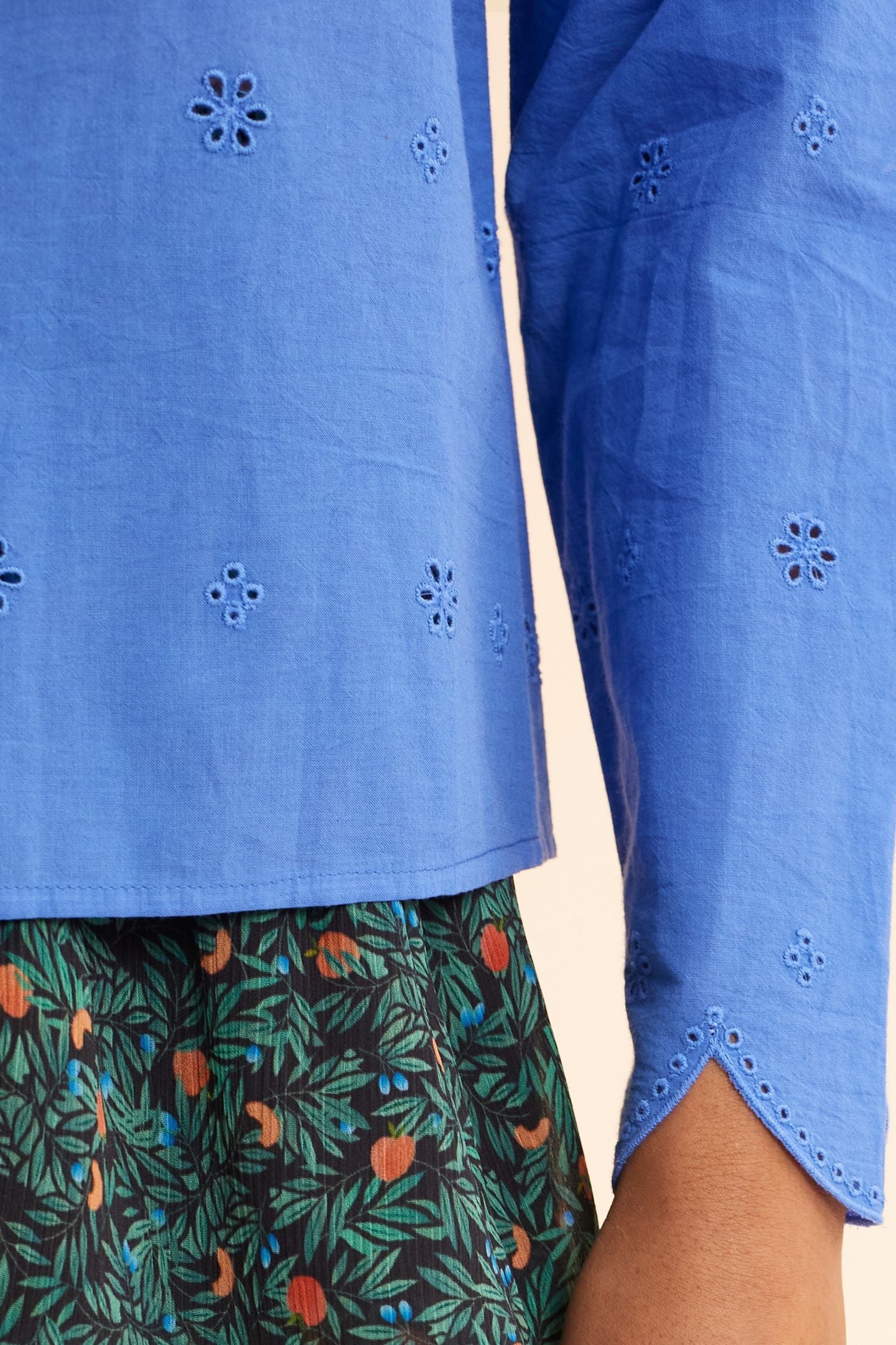 BLUE SHIRT, EMBROIDERY ANGLAISE, SEWN COLLAR BLUE CERULEUM 4