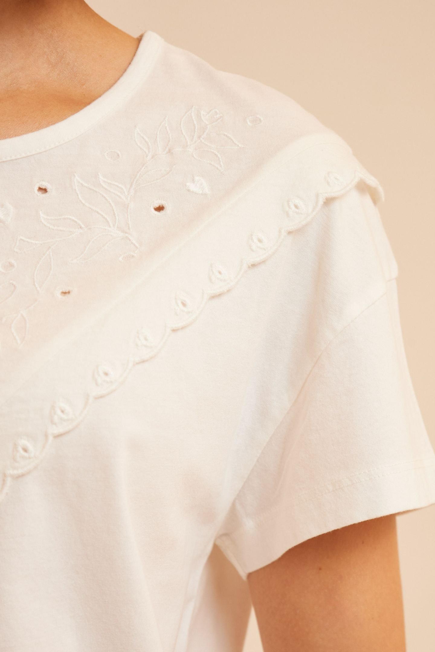 WHITE FLORAL EMBROIDERY T-SHIRT ECRU 6