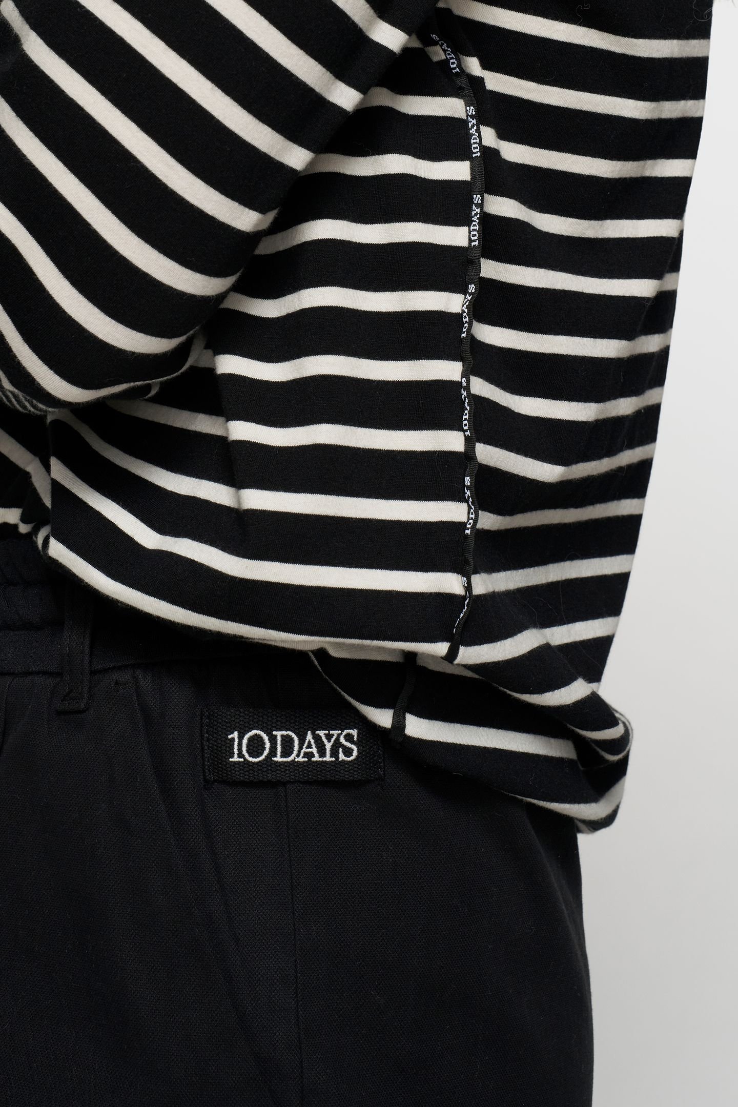 THE LONG SLEEVE TEE STRIPES BLACK/WHITE 6