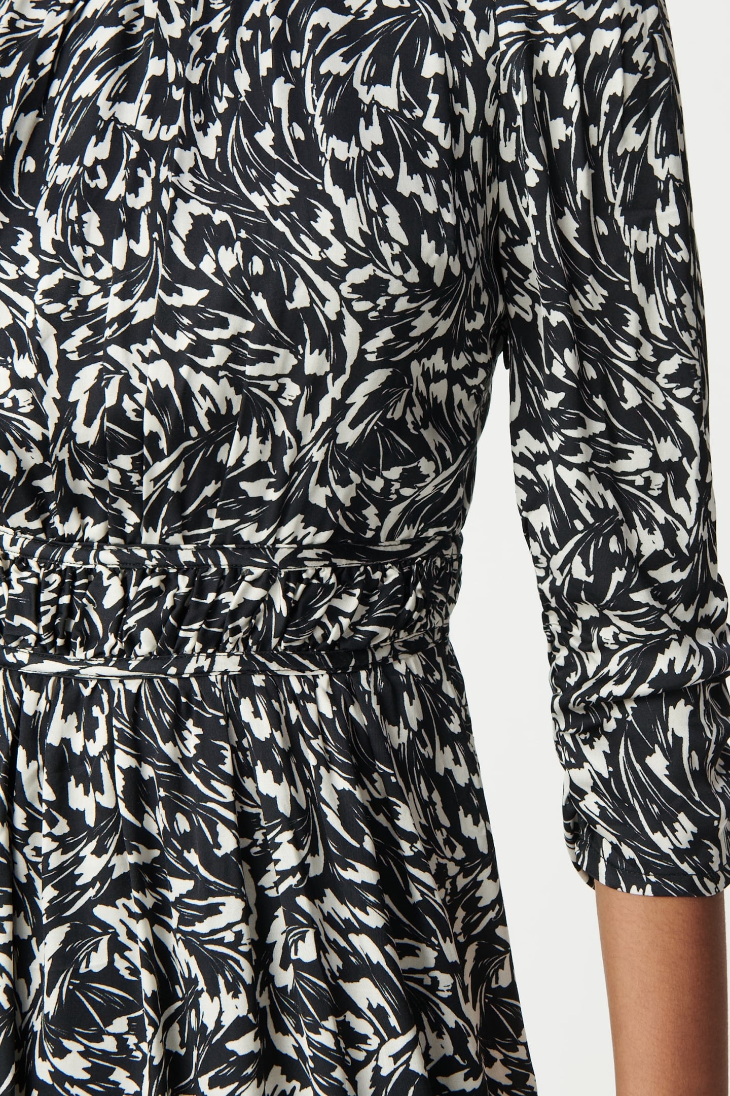 BLACK DRESS LENZING™ ECOVERO™ MINIMAL FLOWER 6