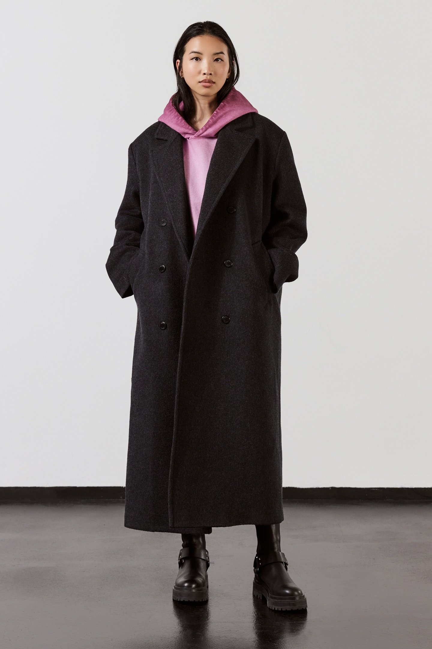 THE BLACK WOOL COAT 1