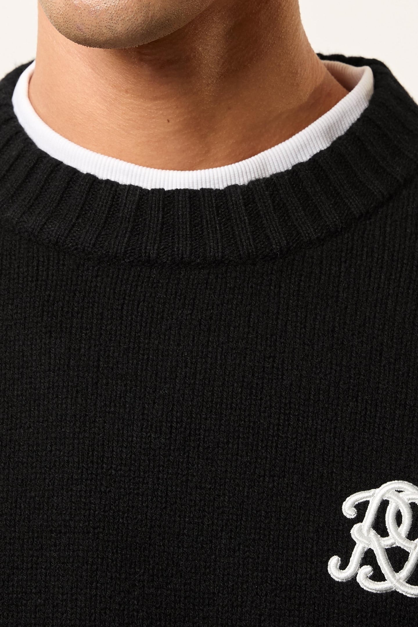 LS MOTIF CREW NECK JUMPER BLACK 7