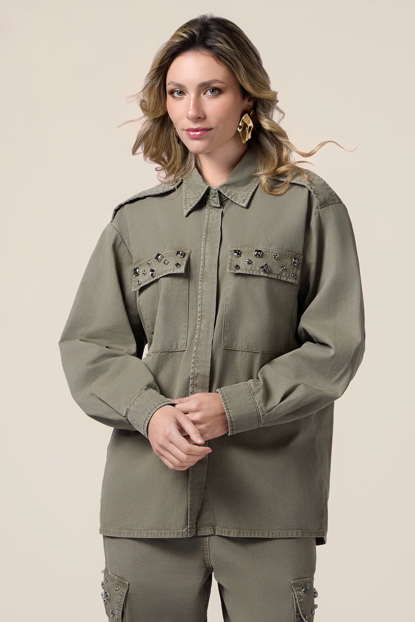 OVERSIZED SHIRT WITH APPLIQUÉS MILITARY GREEN 1