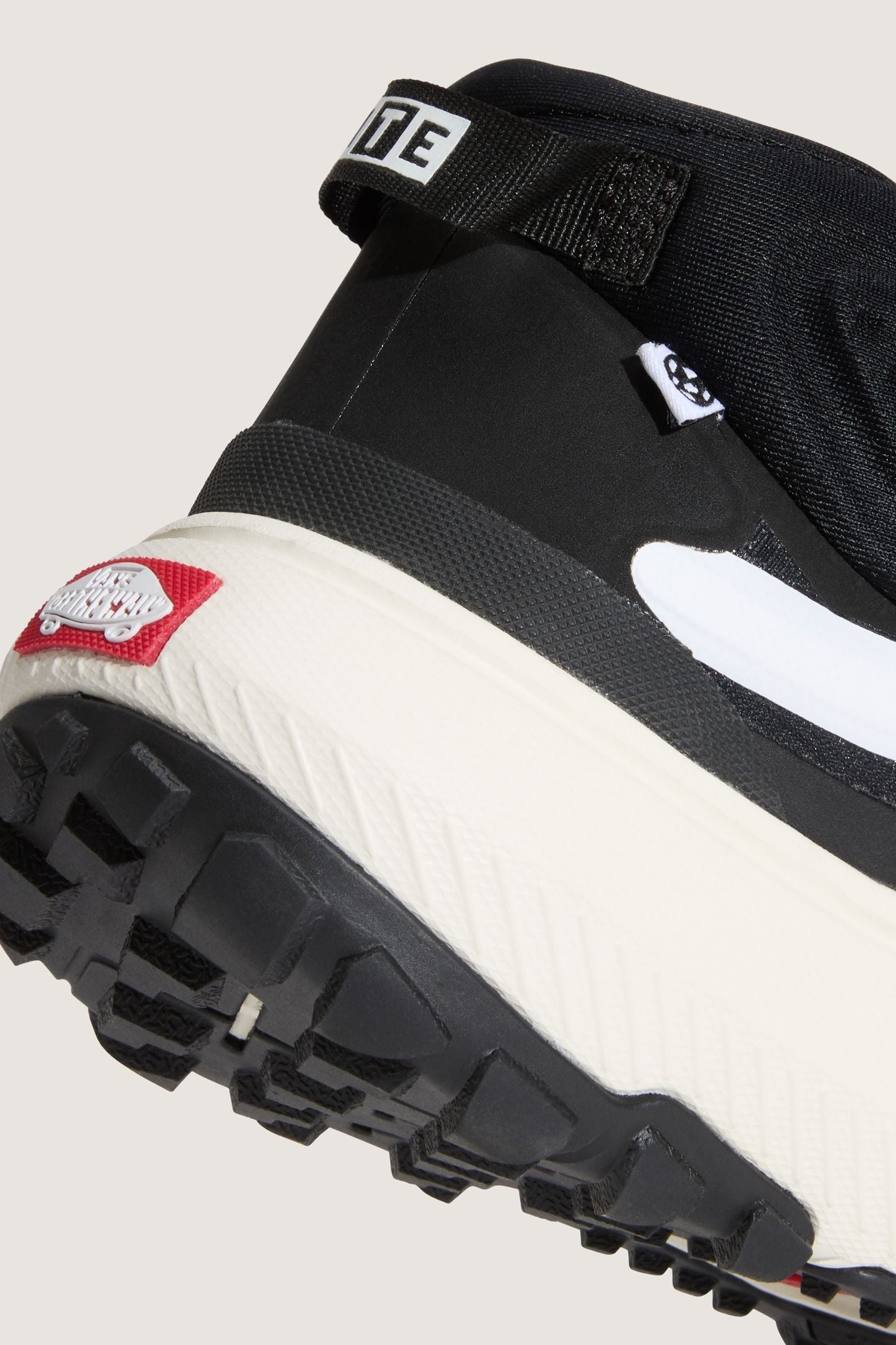 UNISEX CROSSPATH MID BLACK/WHITE 7