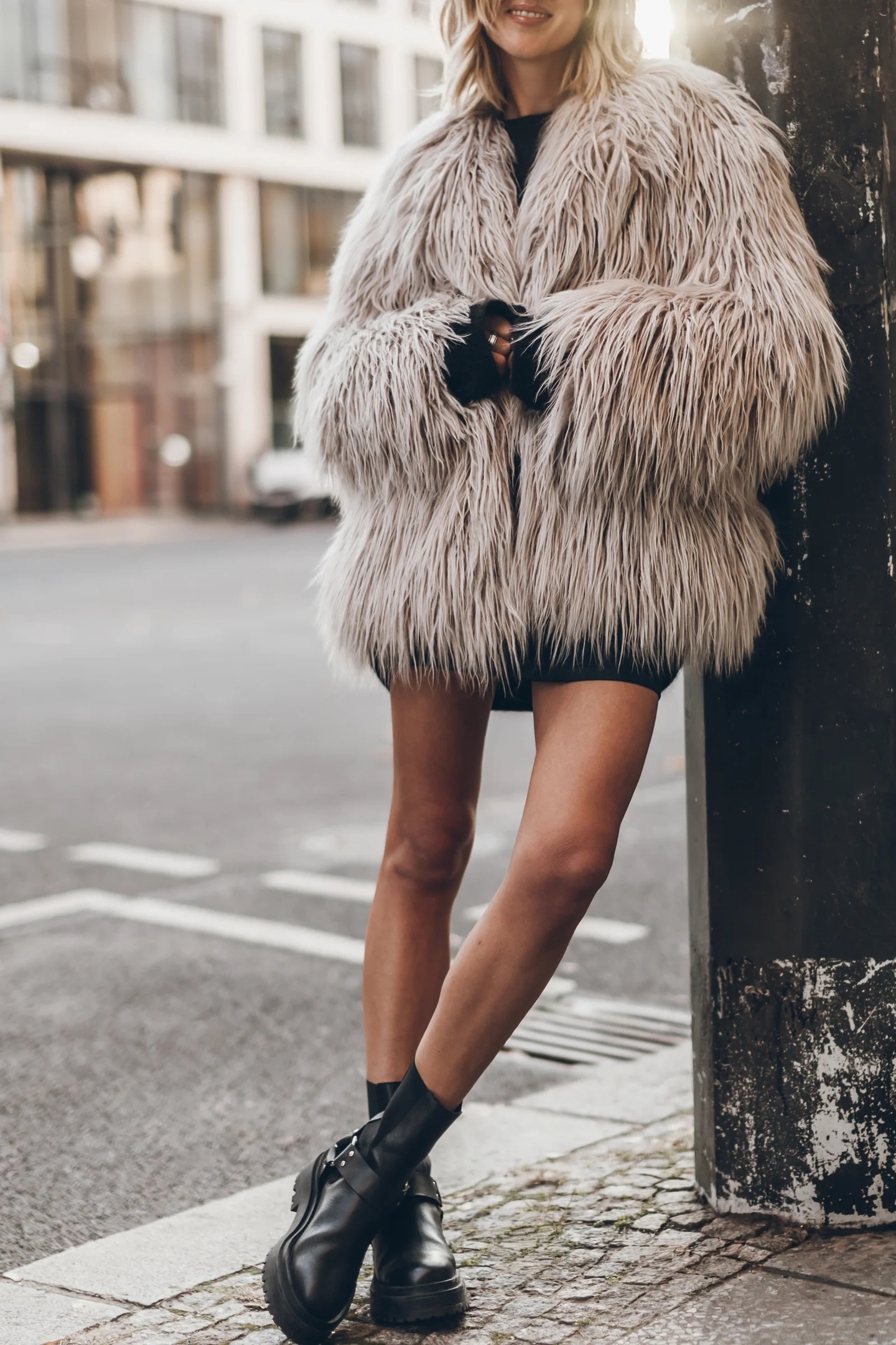 THE LIGHT FLUFFY JACKET 2