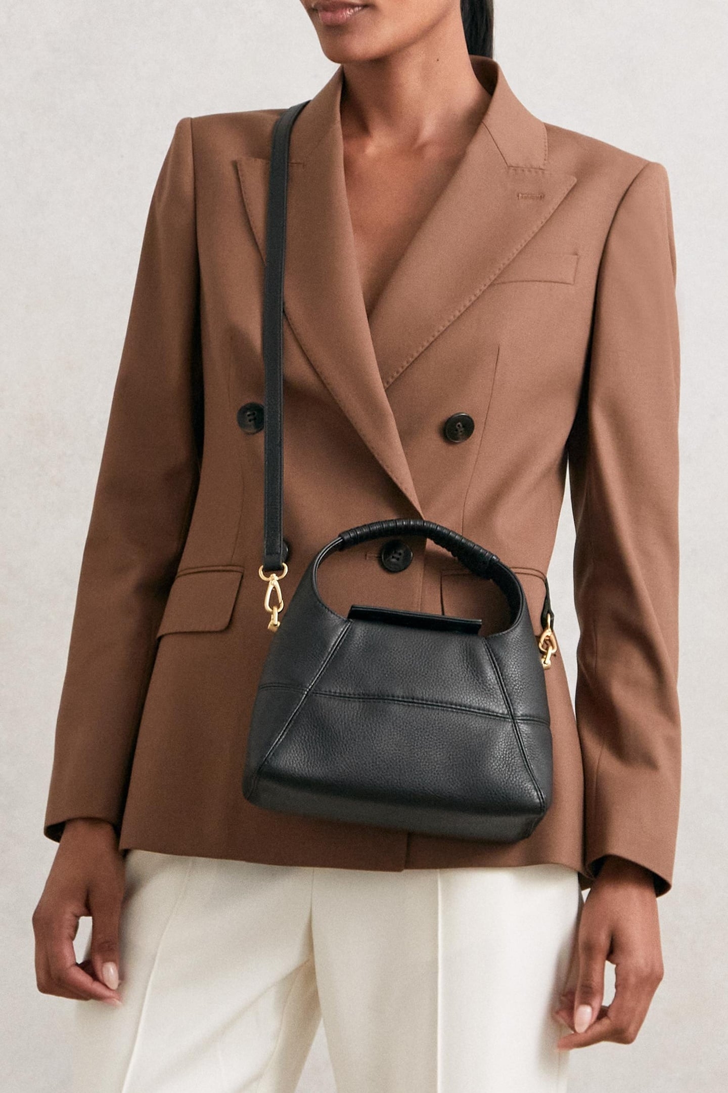 LEATHER SHOULDER BAG BLACK 3