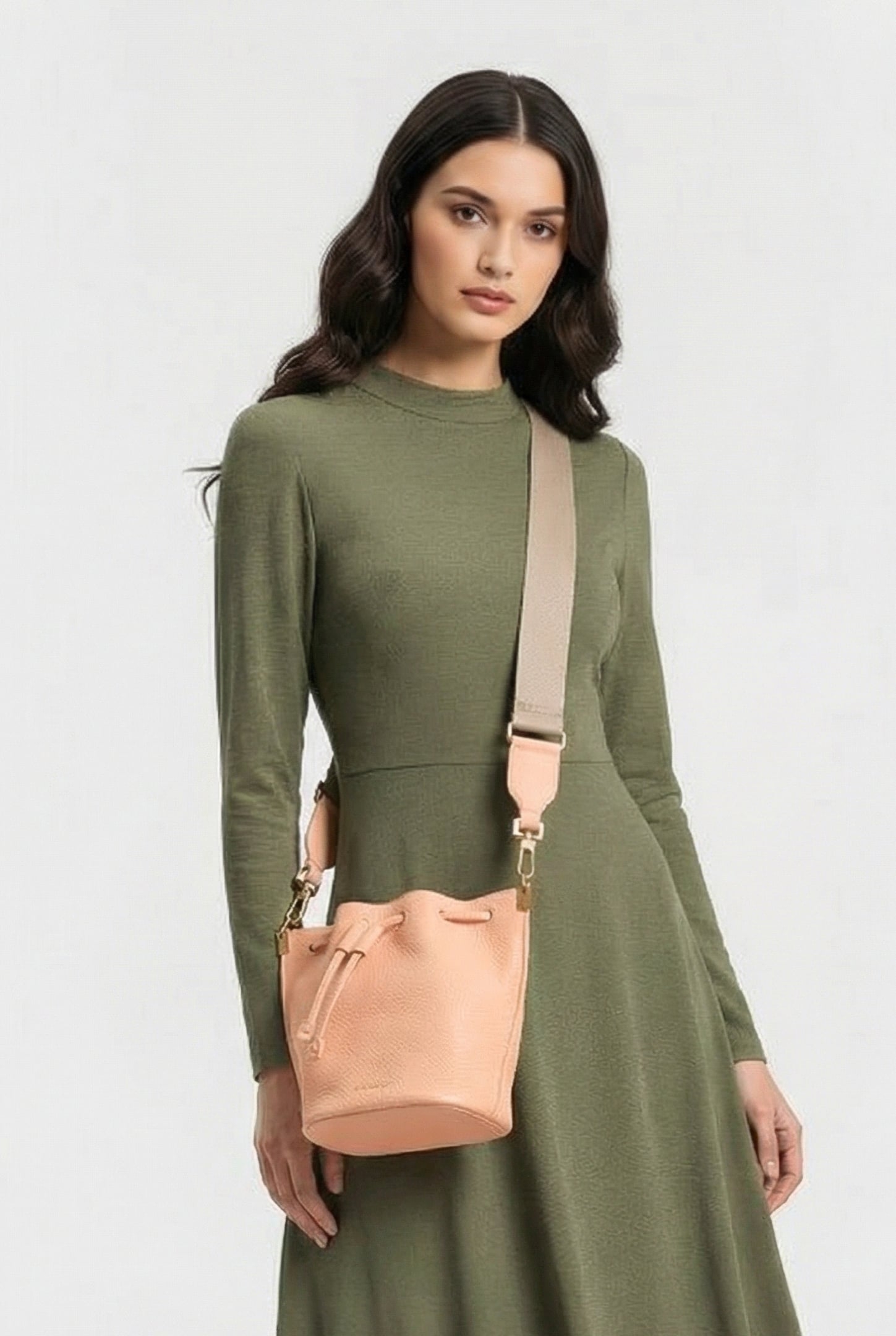 CROSS BODY BUCKET BAG IN PEACH 1