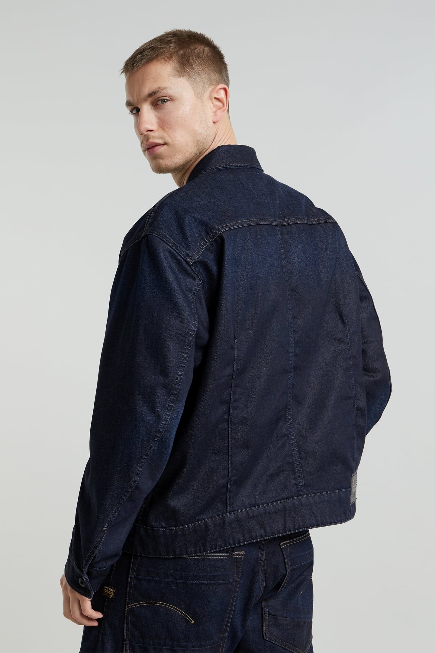 BEND JACKET WORN IN DEEP FRISIAN NIGHT 3