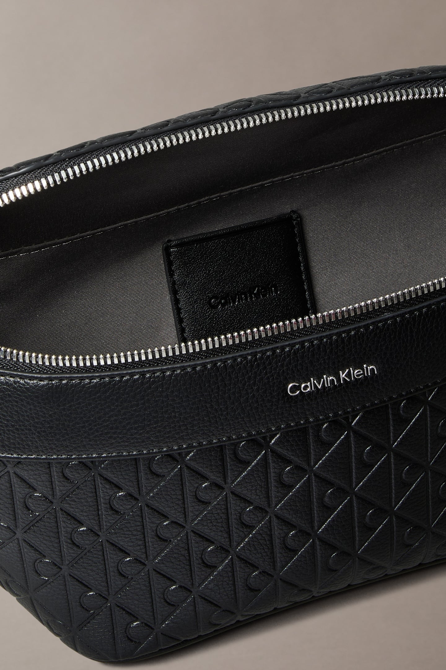 EMBLEM EMBOSS WAISTBAG BLACK 2