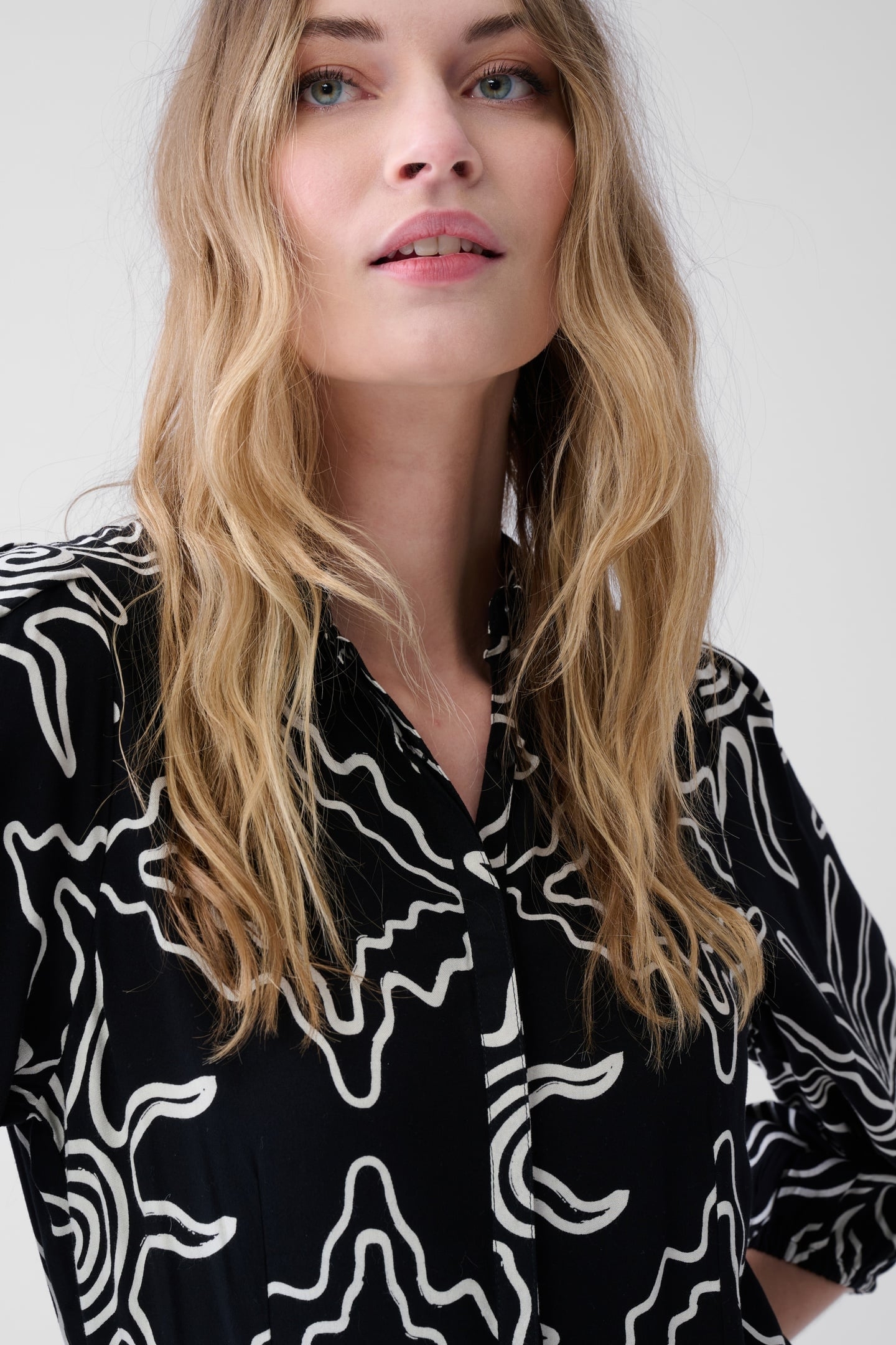 LA-SBTHIRTY LONG DRESS BLACK/WHITE 4