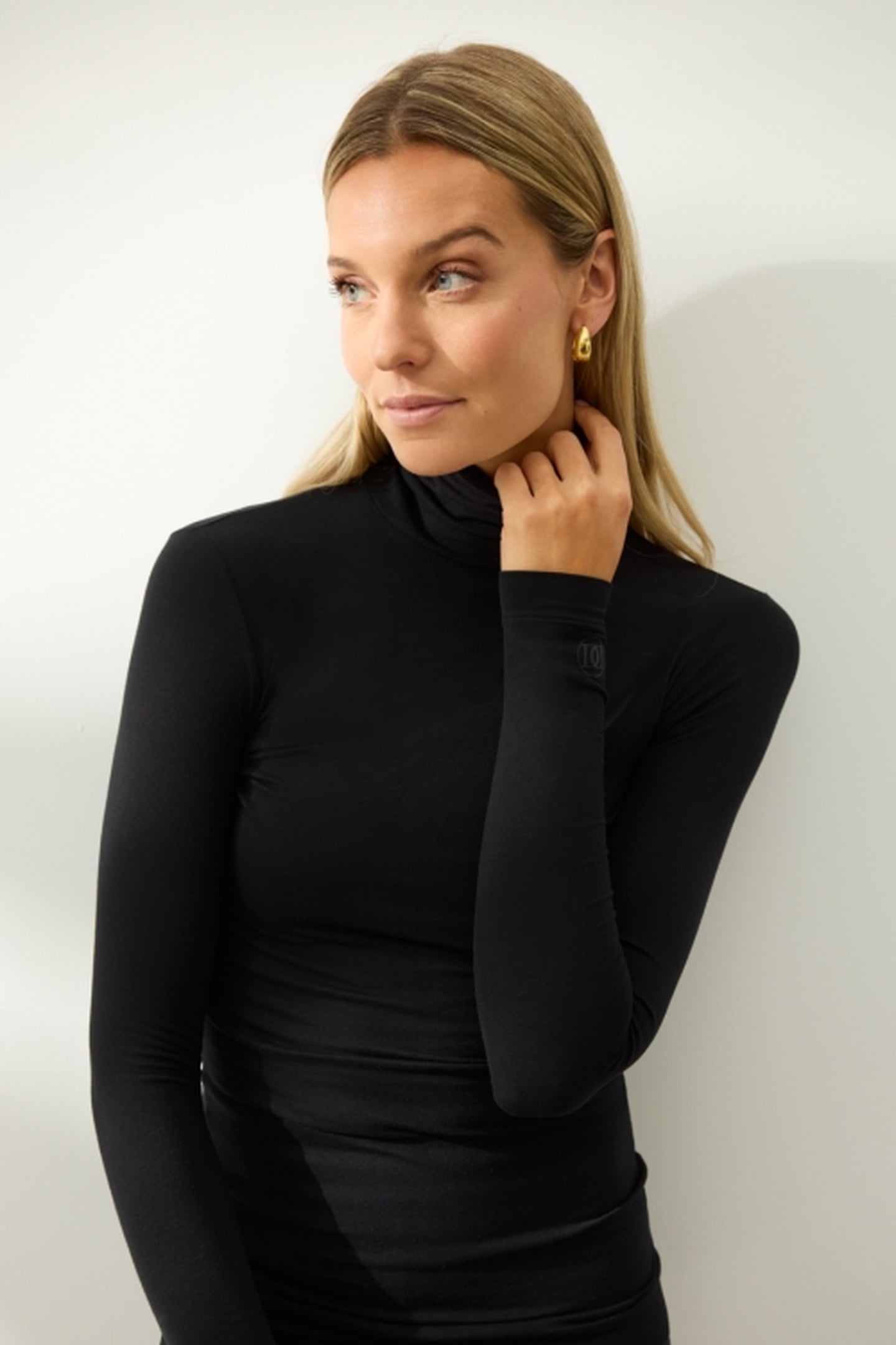 NOVA HIGH NECK BLACK 3