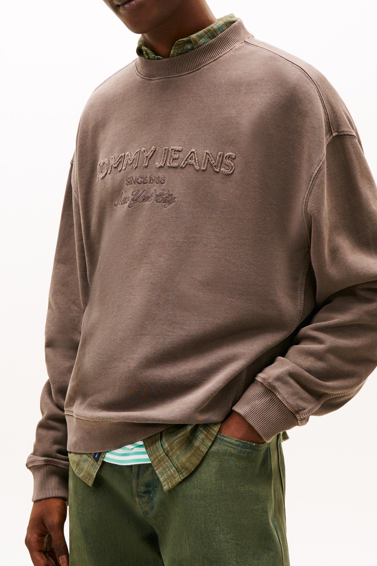 CLASSIC 90S TONAL LOGO WASHED SWEATSHIRT BLACK WALNUT 3
