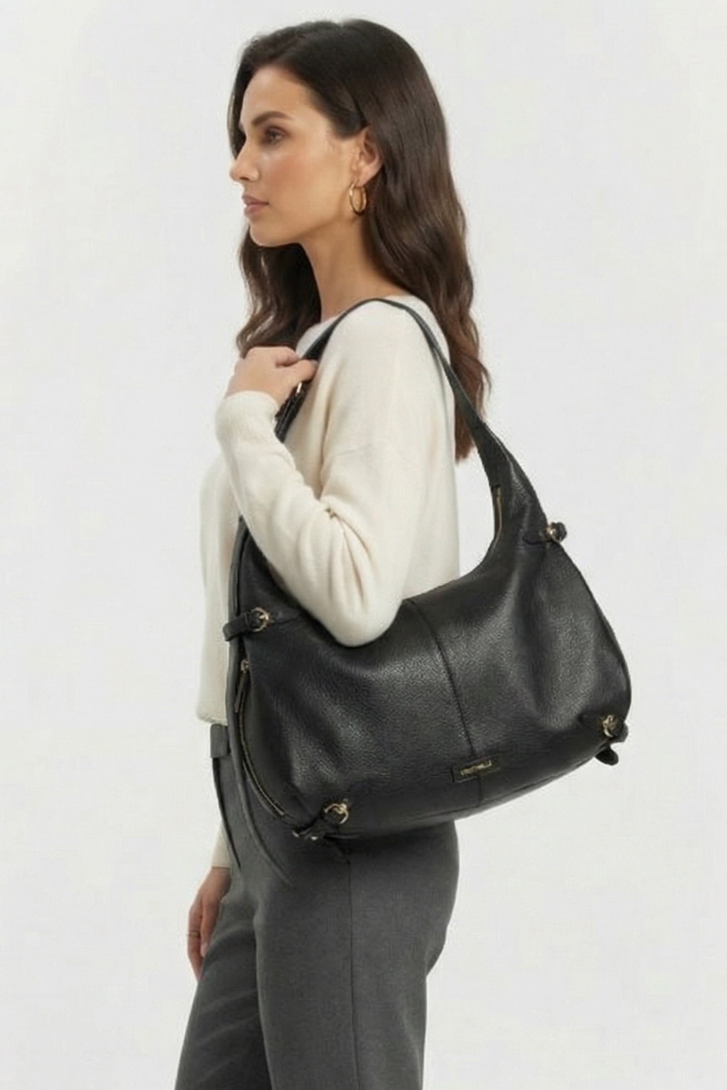 LARGE LEATHER SHOULDER BAG IN BLACK 1