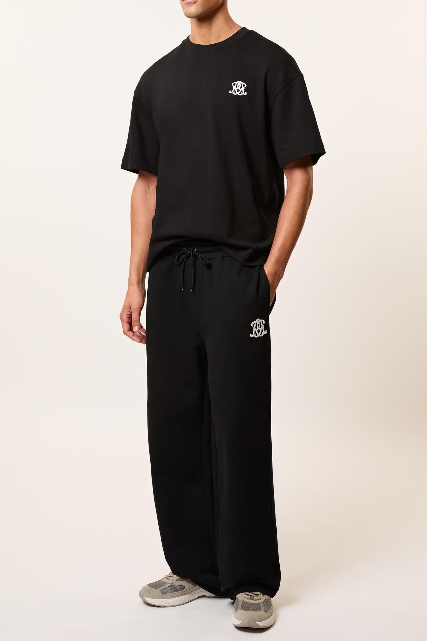 DRAWSTRING WIDE LEG MOTIF JOGGERS BLACK 2