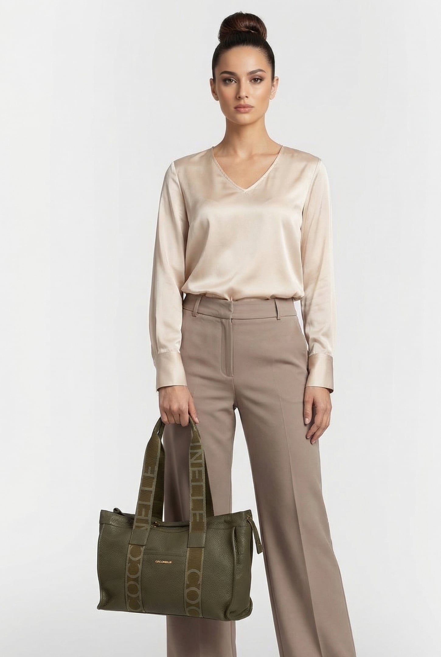 GRAINED LEATHER SIGNATURE TOTE BAG 1