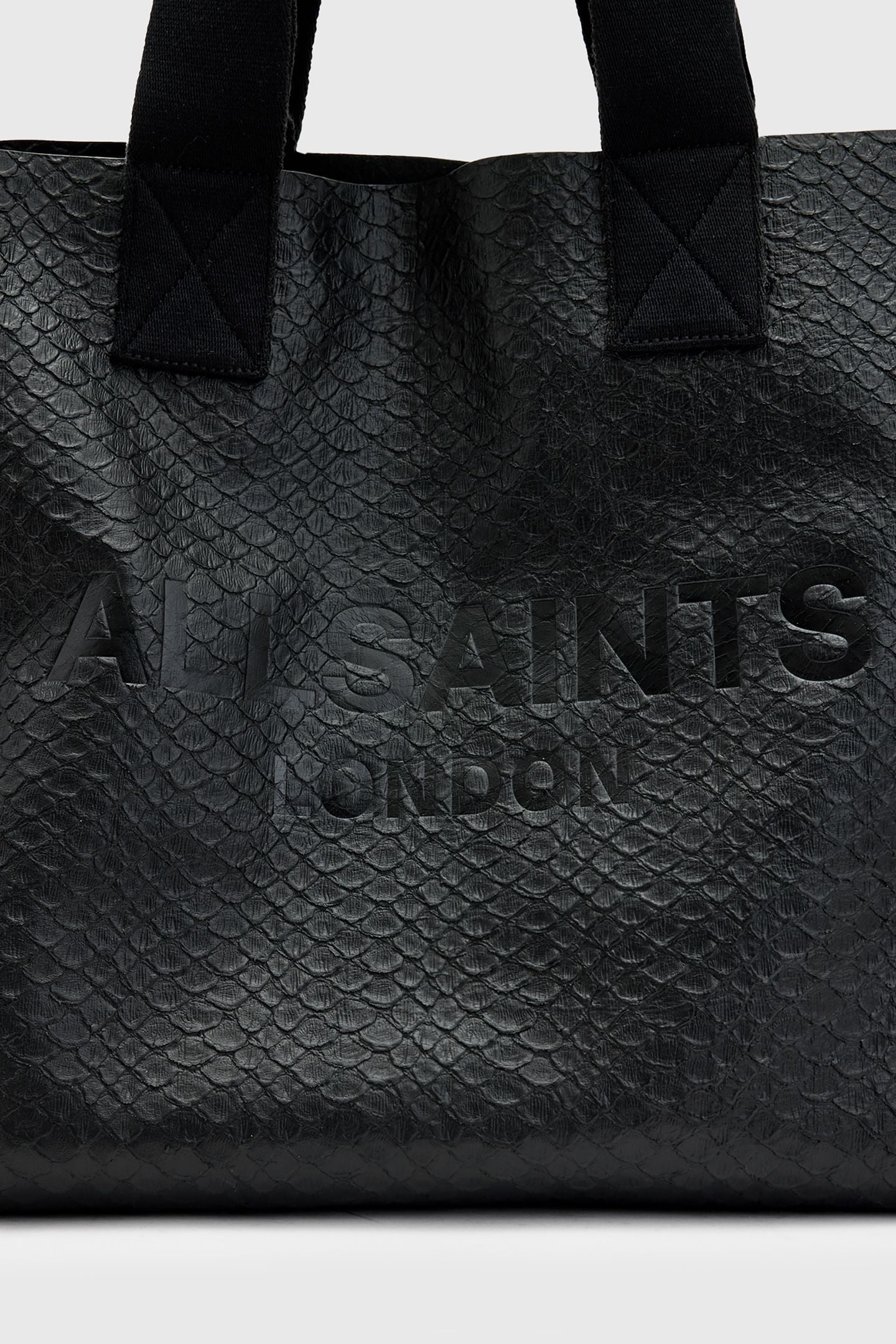 IZZY E/W SNAKE TOTE BLACK 5