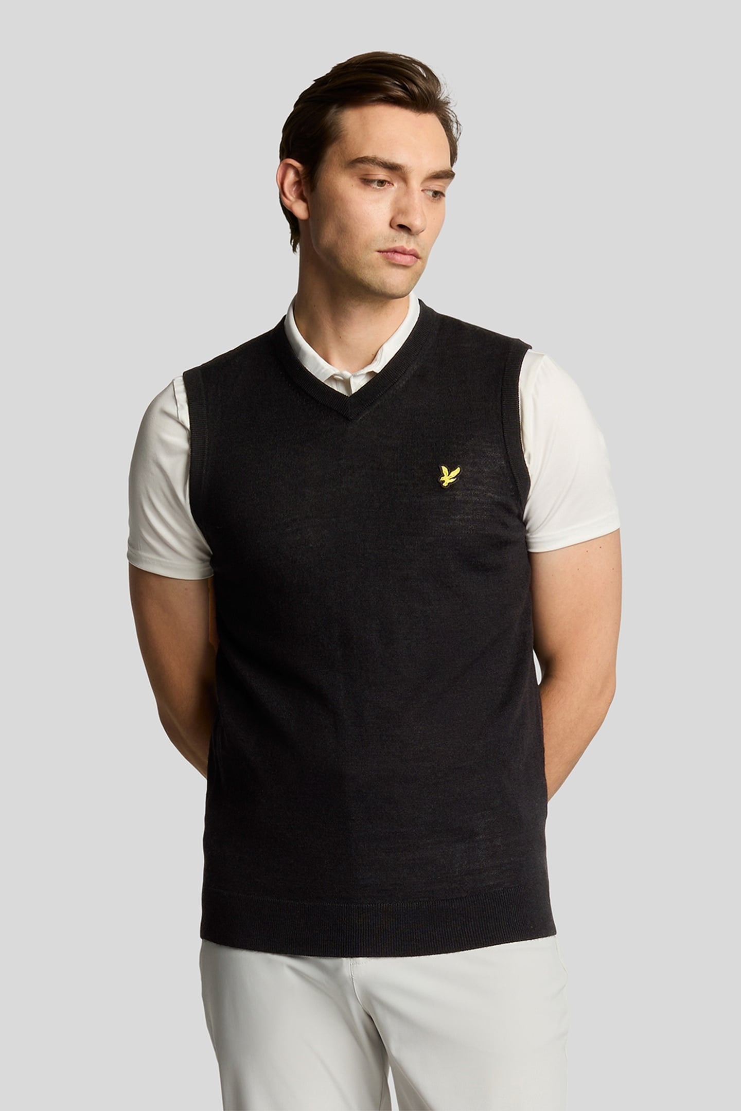 MERINO BLEND KNITTED V-NECK VEST JET BLACK 2