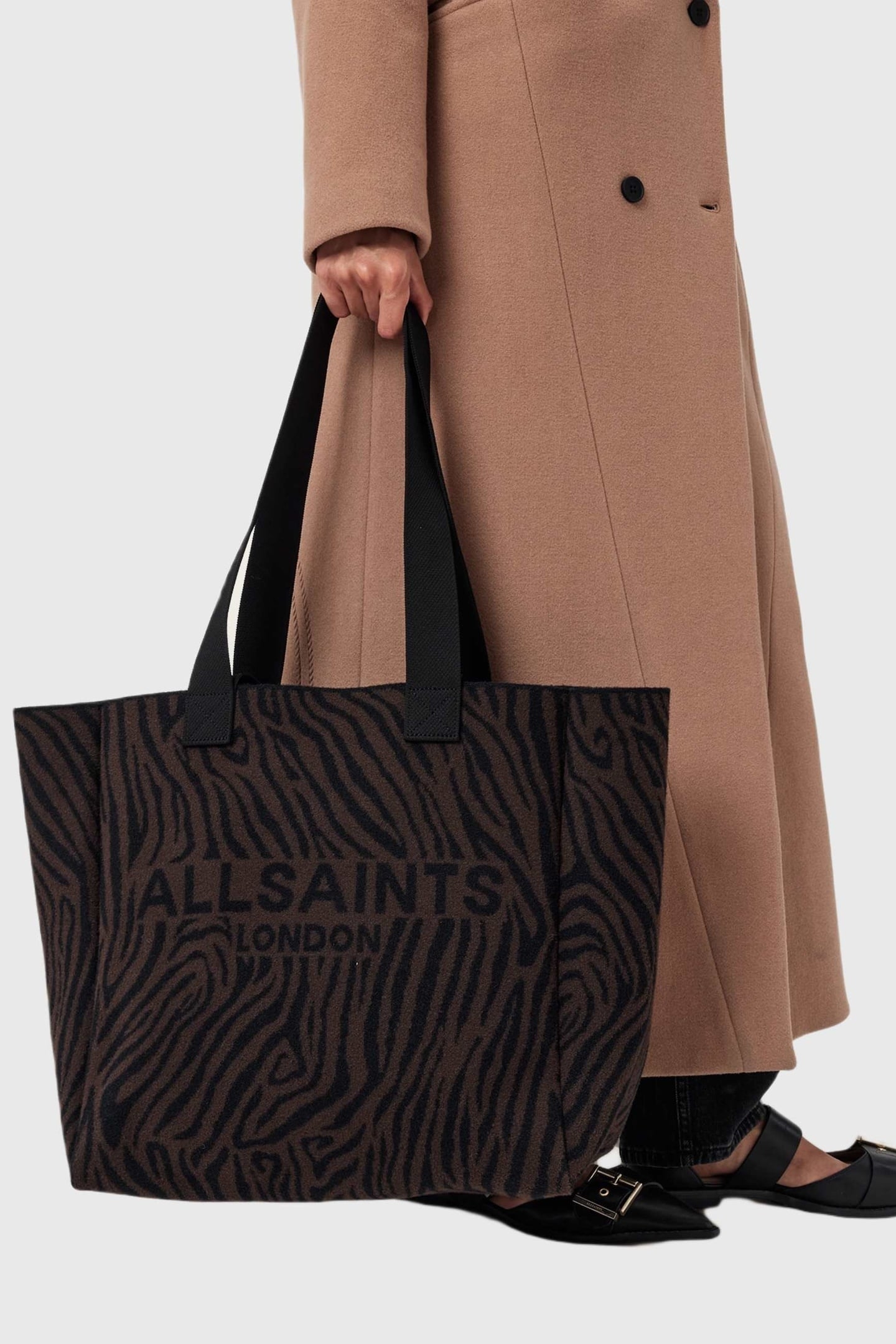 IZZY ZEBRA E/W TOTE BLACK/BROWN 3