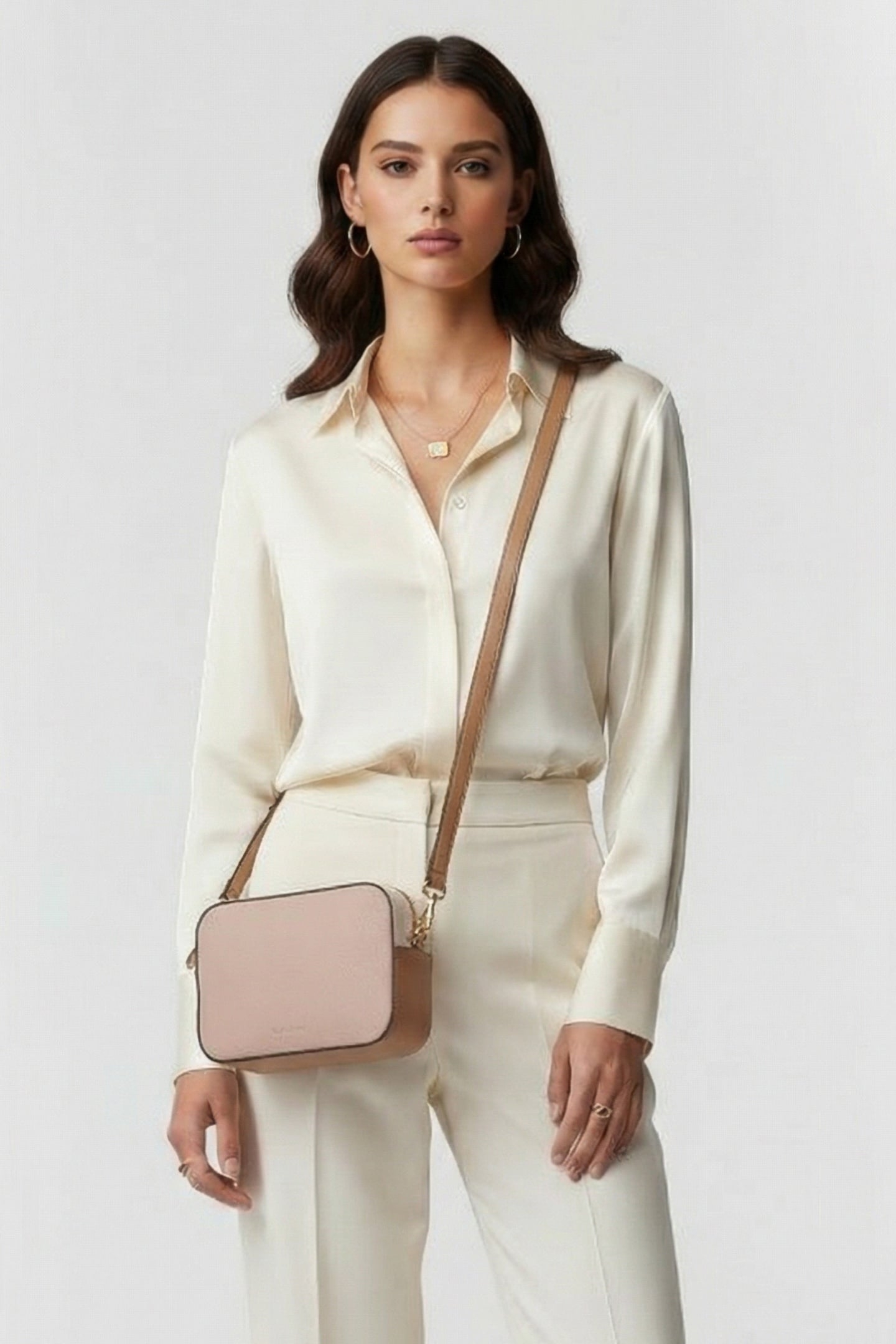 LEATHER CAMERA CROSS BODY BAG IN PINK 1