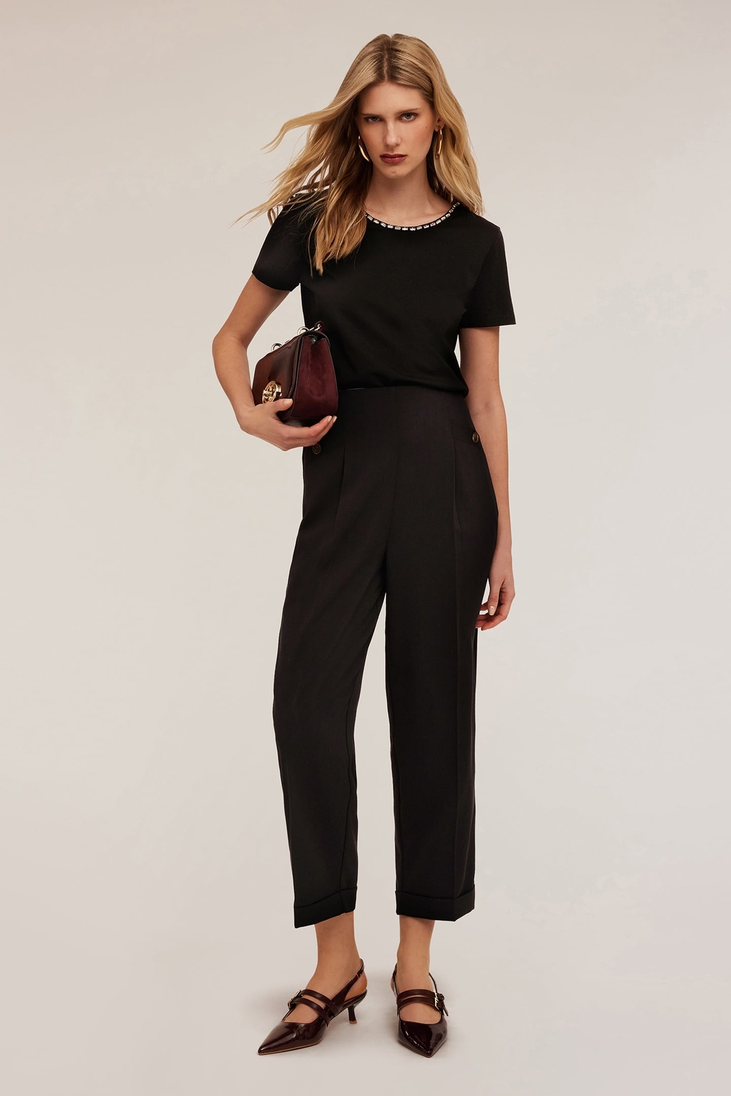 CARROT TROUSERS WITH TURN-UPS BLACK 1