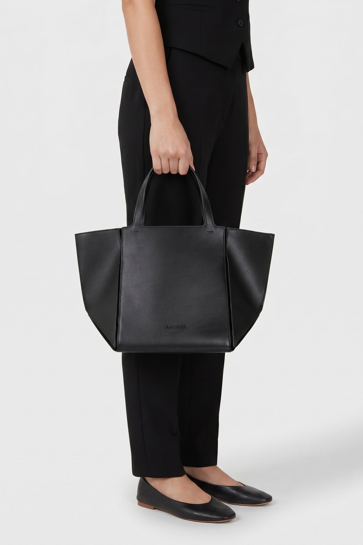 MEDIUM GRAB TOTE BLACK 1