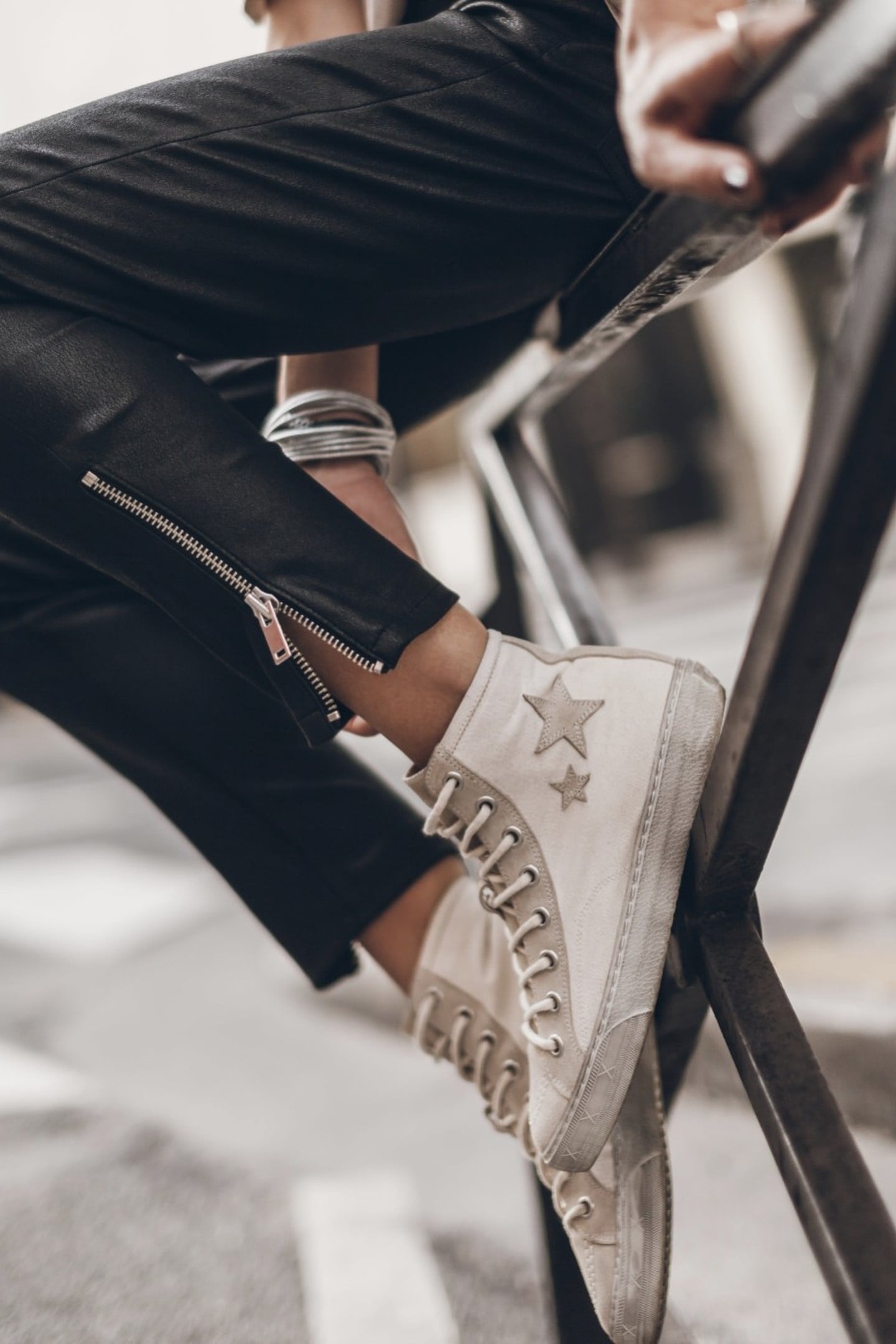 THE LIGHT CANVAS SNEAKERS WHITE 2