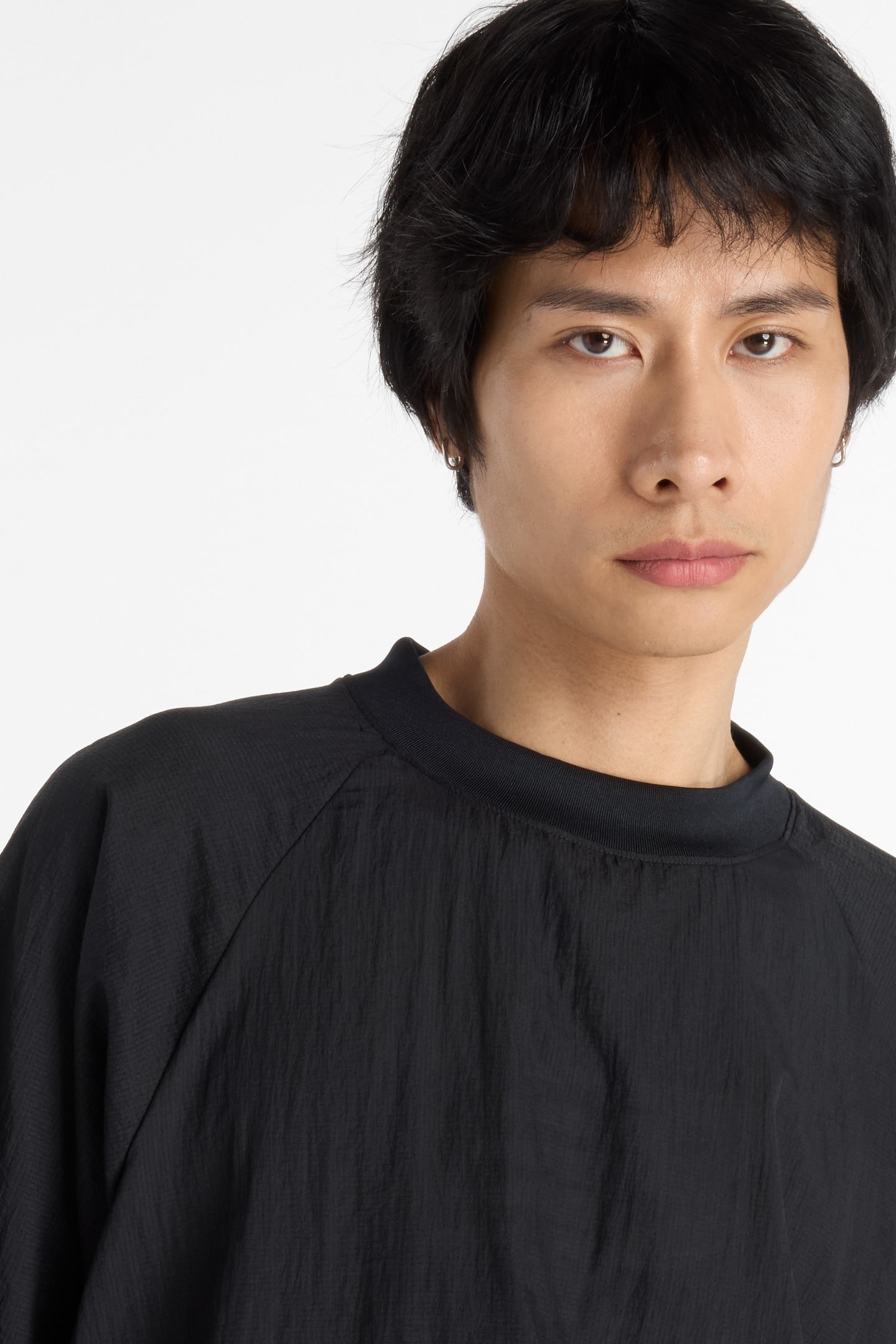 NB GREY WOVEN T-SHIRT BLACK 4