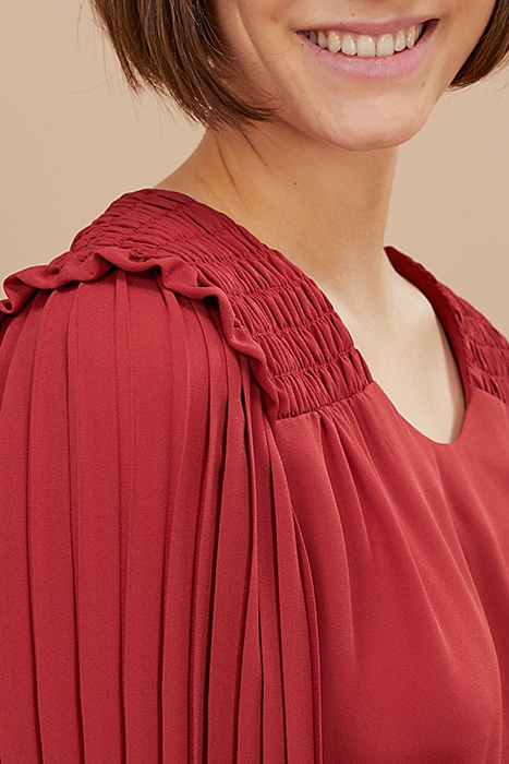 GARNET RED SMOCKED AND PLEATED BLOUSE 3