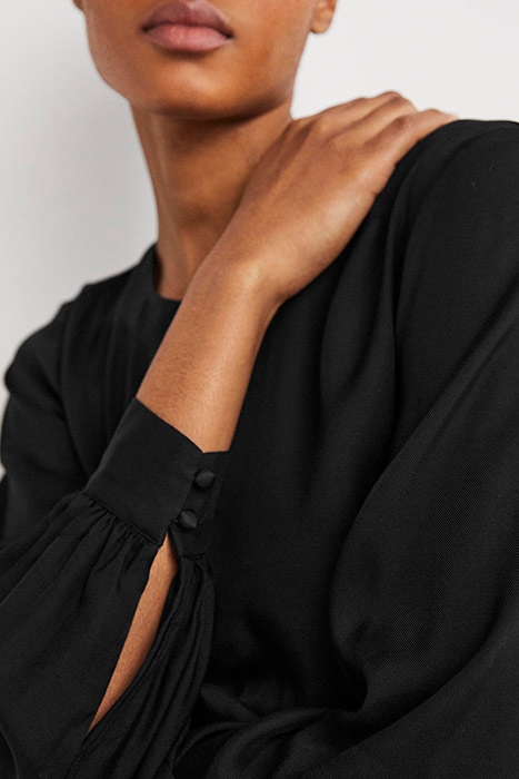 LONG SLEEVE CROP TOP BLK 4