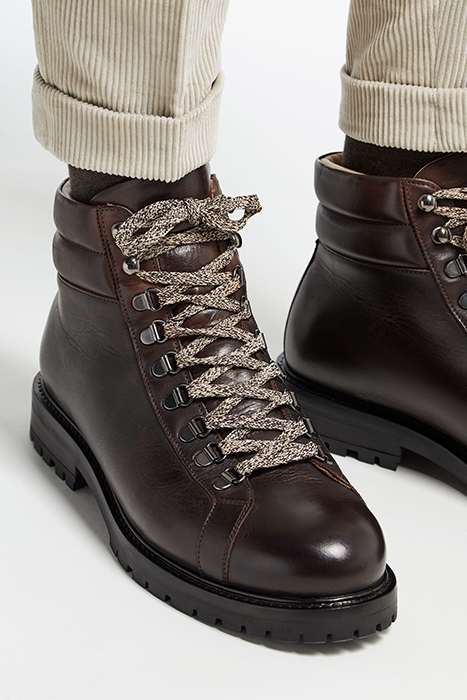 BROWN HIKING BOOT 2
