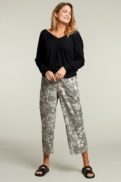 BLACK DEEP V-NECK AND V-BACK PULLOVER 3