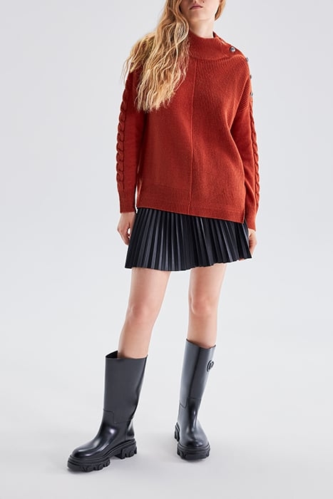 TOMETTE RED SWEATER, ENGRAVED BUTTONS ON SHOULDER 3