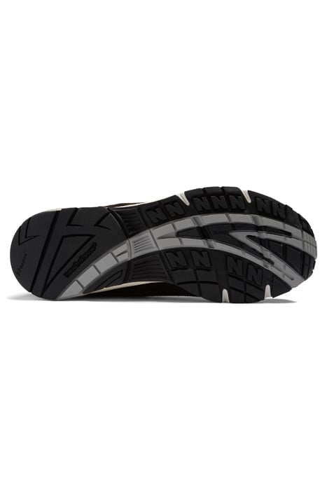 M991BGC SNEAKERS IN BROWN / BLACK 5