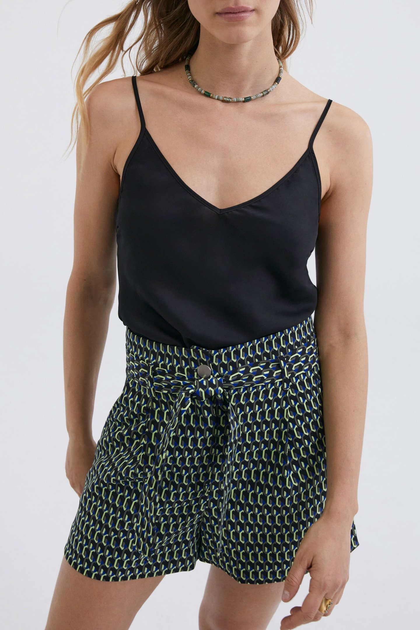 BLACK GRAPHIC PRINT HIGH_WAIST SHORTS 1