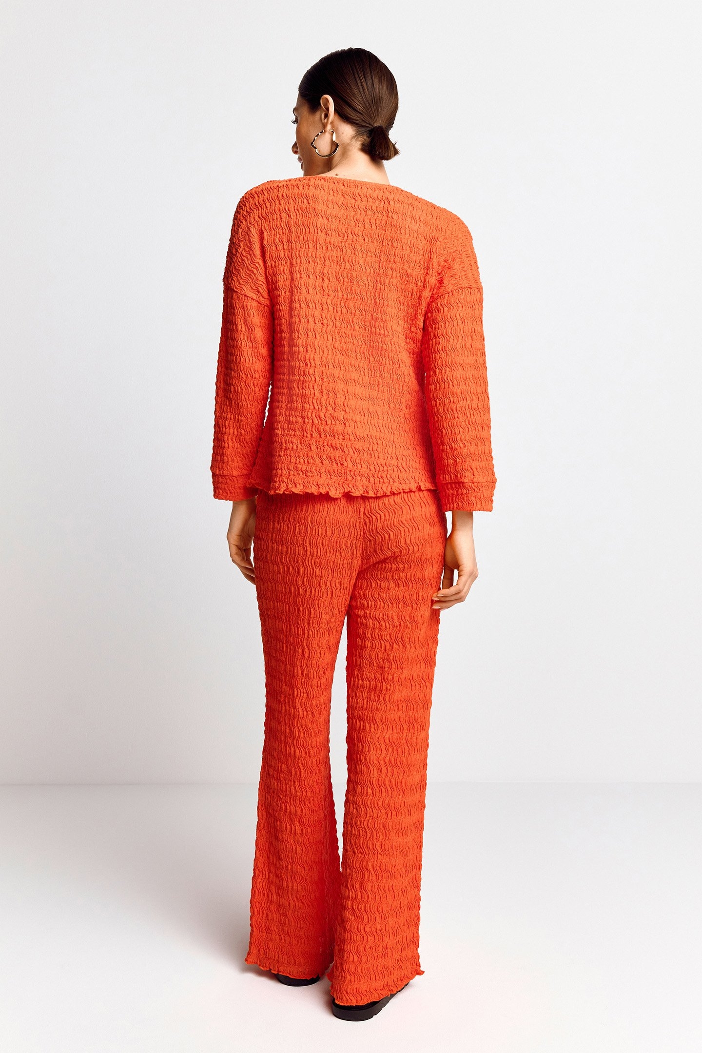 CRINKLED LONGSLEEVE CHERRY TOMATO 3