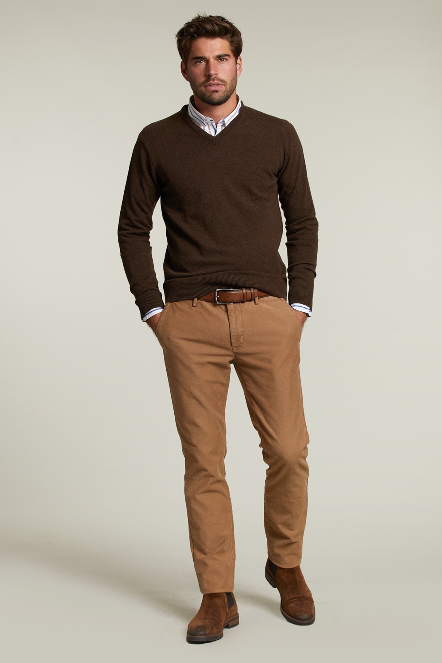 BASIC LAMBSWOOL V-NECK PULLOVER 3