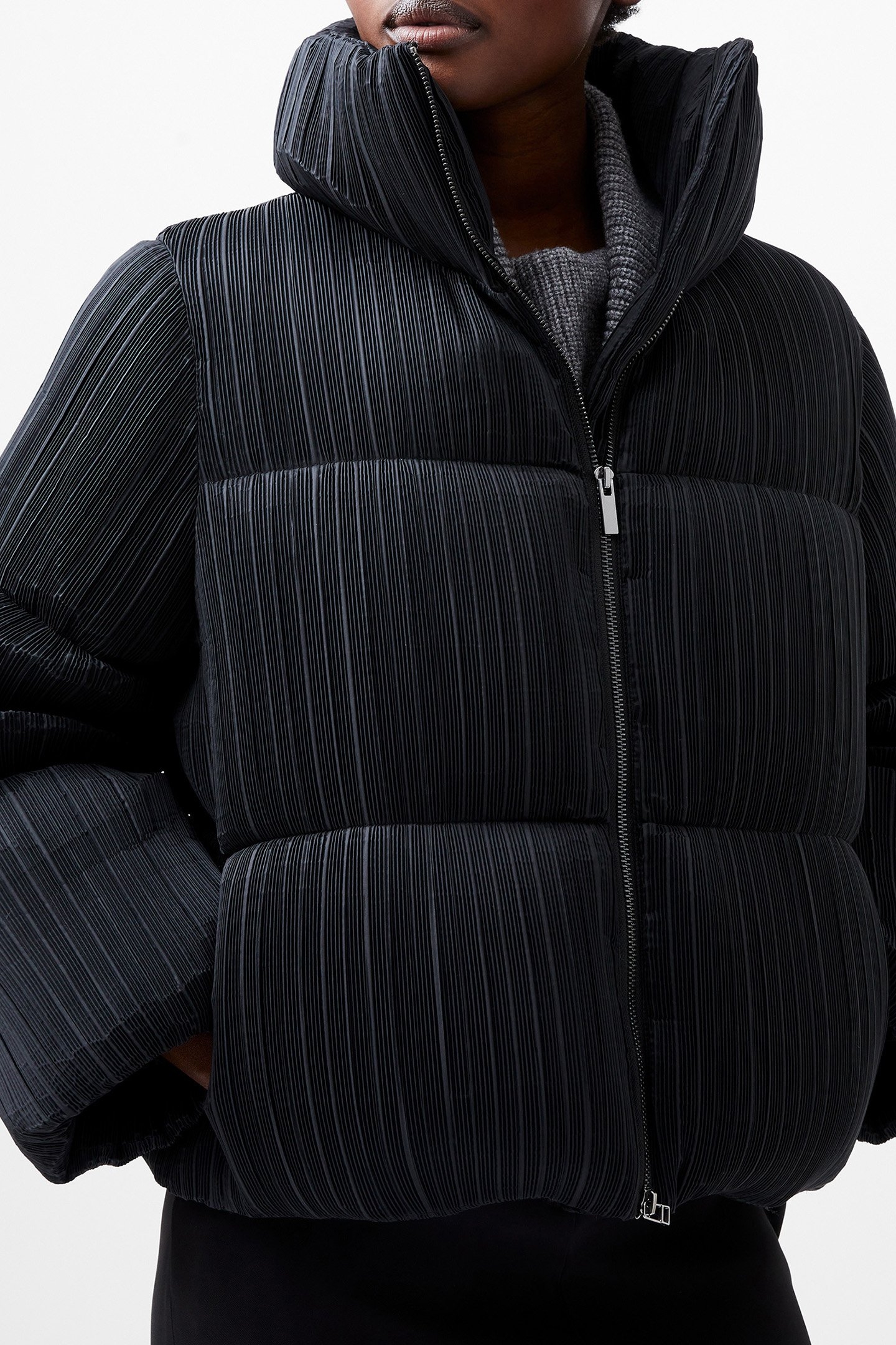 DINARA CRINKLE PUFFER BLACKOUT 4