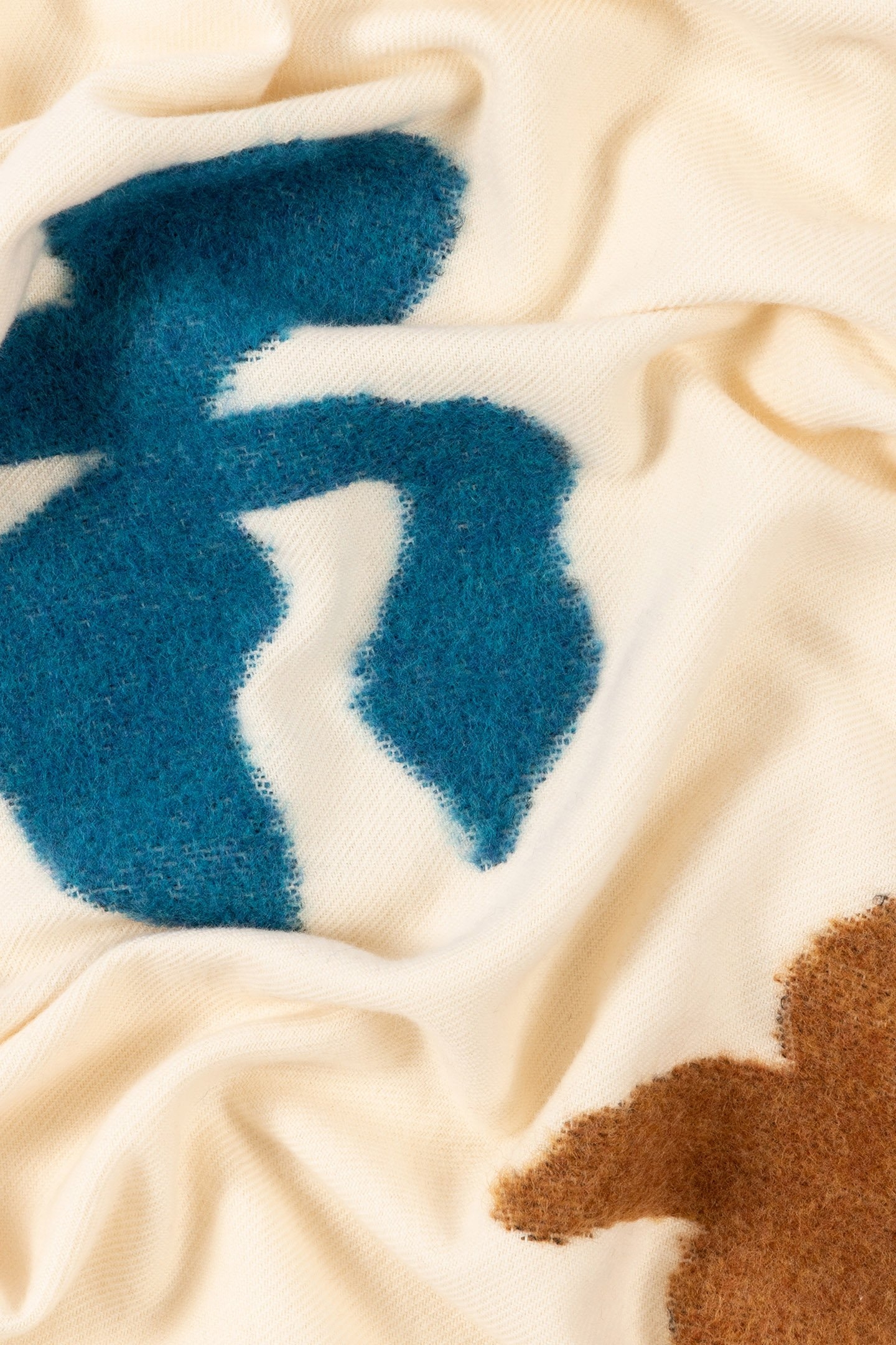 WOMEN SCARF IRIS FUZZY OFF WHITE 4