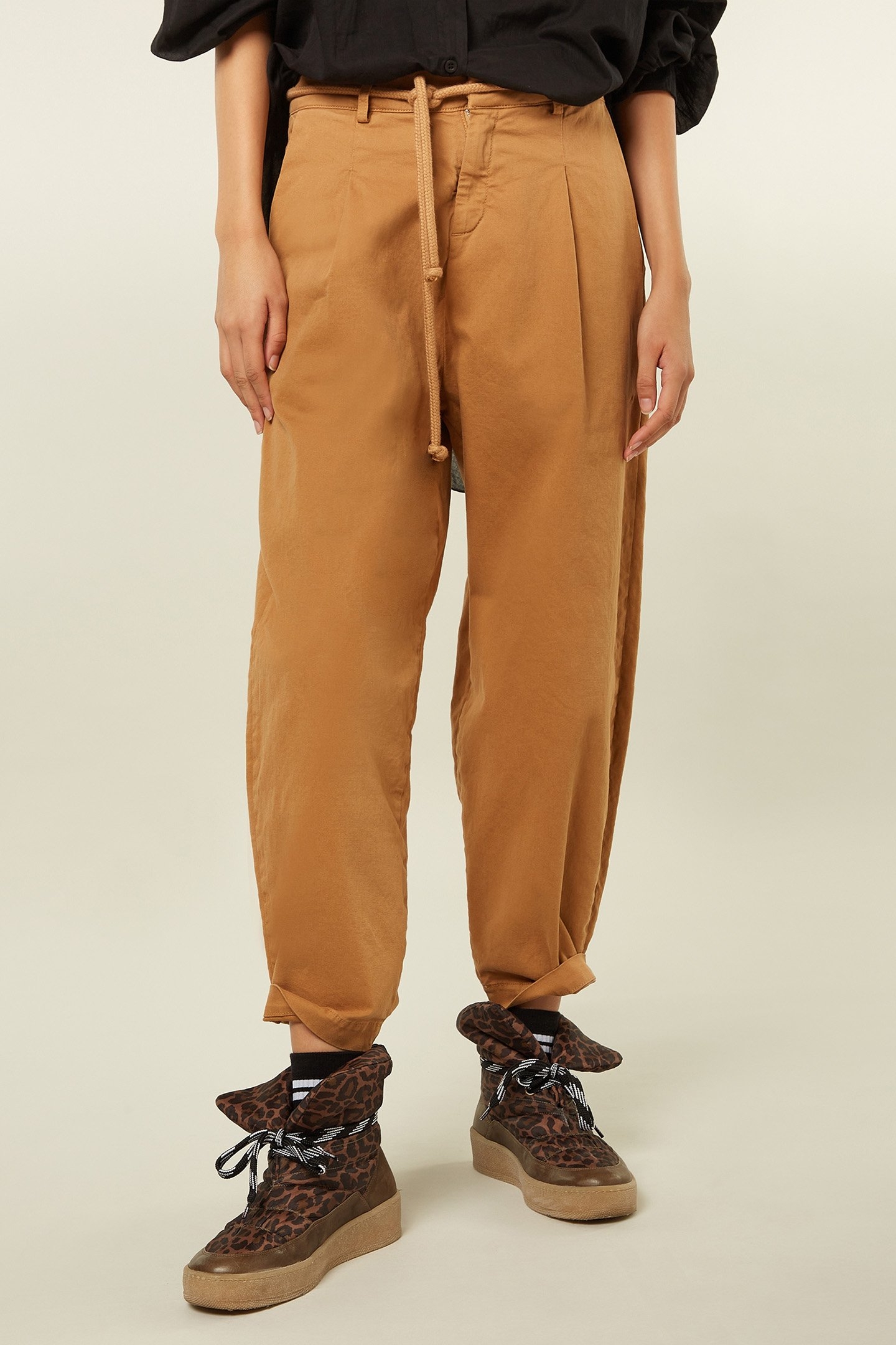 CROPPED PANTALON CARAMEL 1