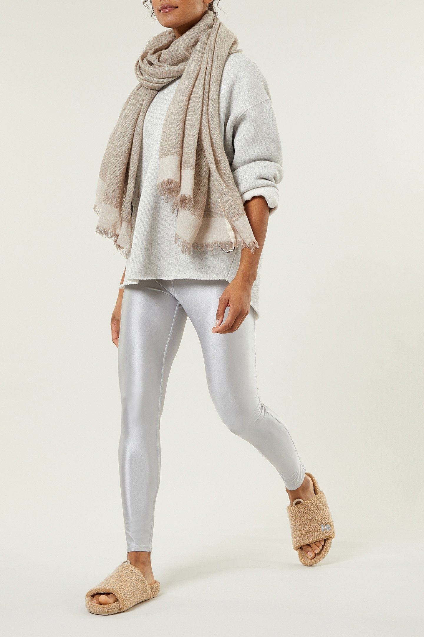 METALLIC YOGA LEGGINGS SILVER 2